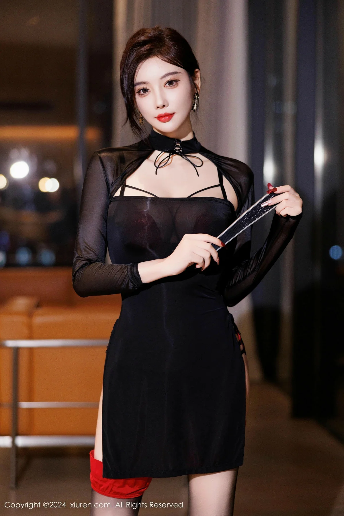 杨晨晨Yome性感黑色服饰露红色内衣配黑丝袜秀美腿绝美写真 第 2 张