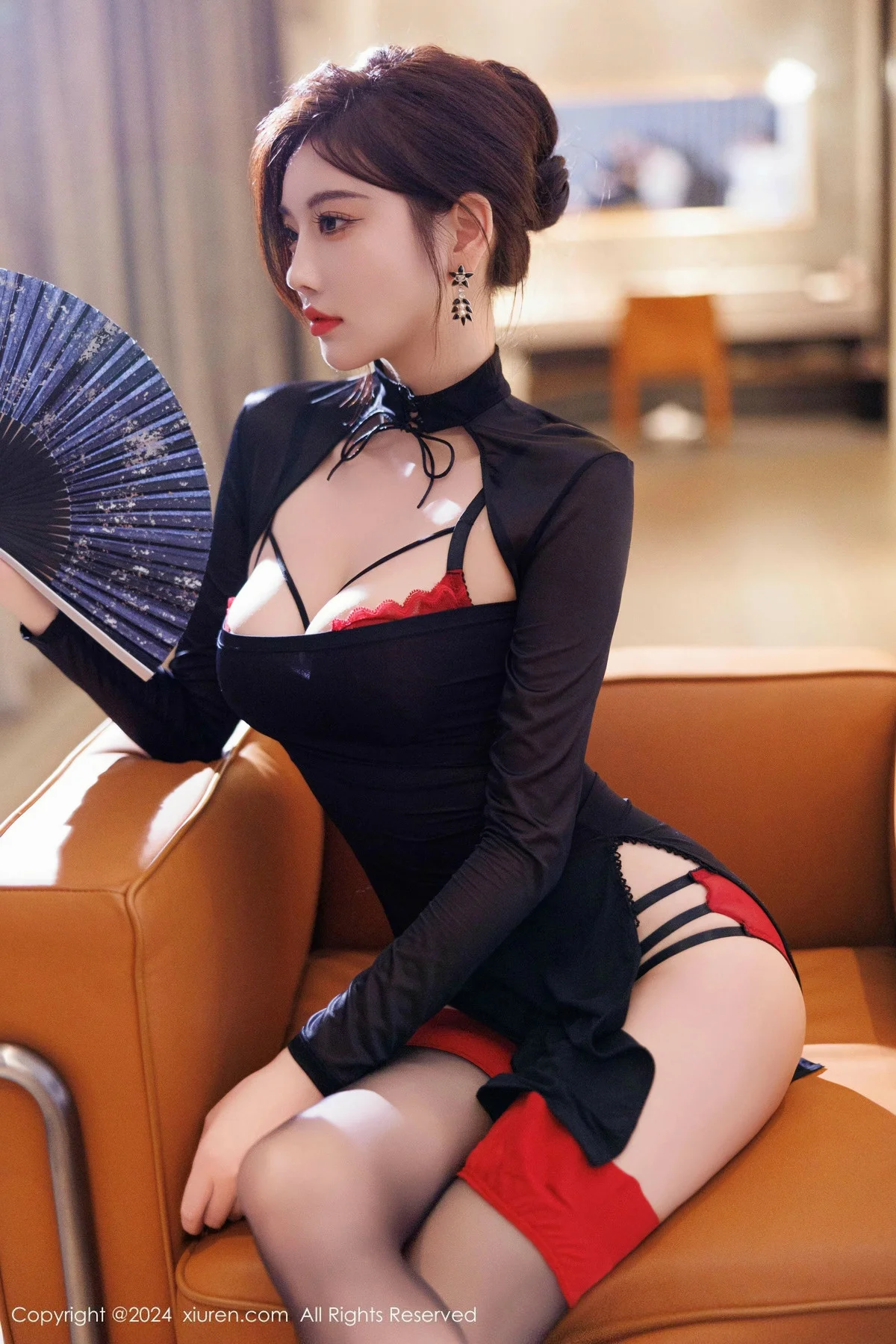 杨晨晨Yome性感黑色服饰露红色内衣配黑丝袜秀美腿绝美写真 第 60 张