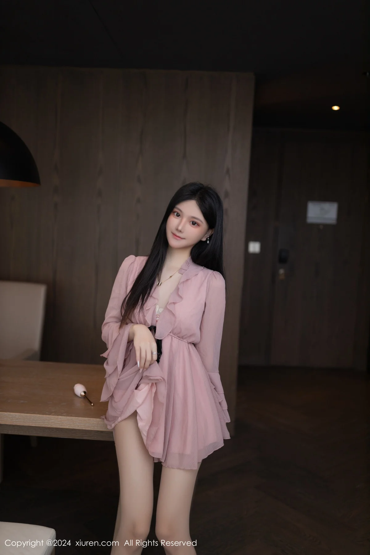 幼幼性感紫色连衣短裙+白色薄透情趣服秀完美身材绝美写真 第 2 张