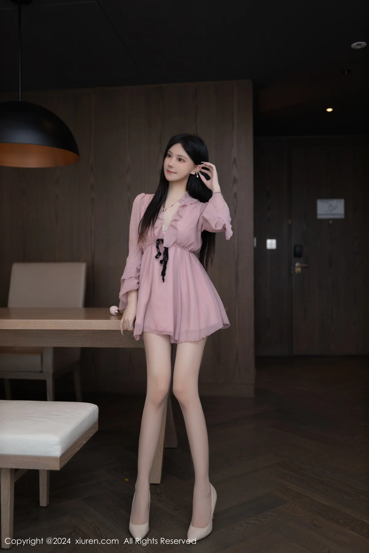 幼幼性感紫色连衣短裙+白色薄透情趣服秀完美身材绝美写真 第 3 张