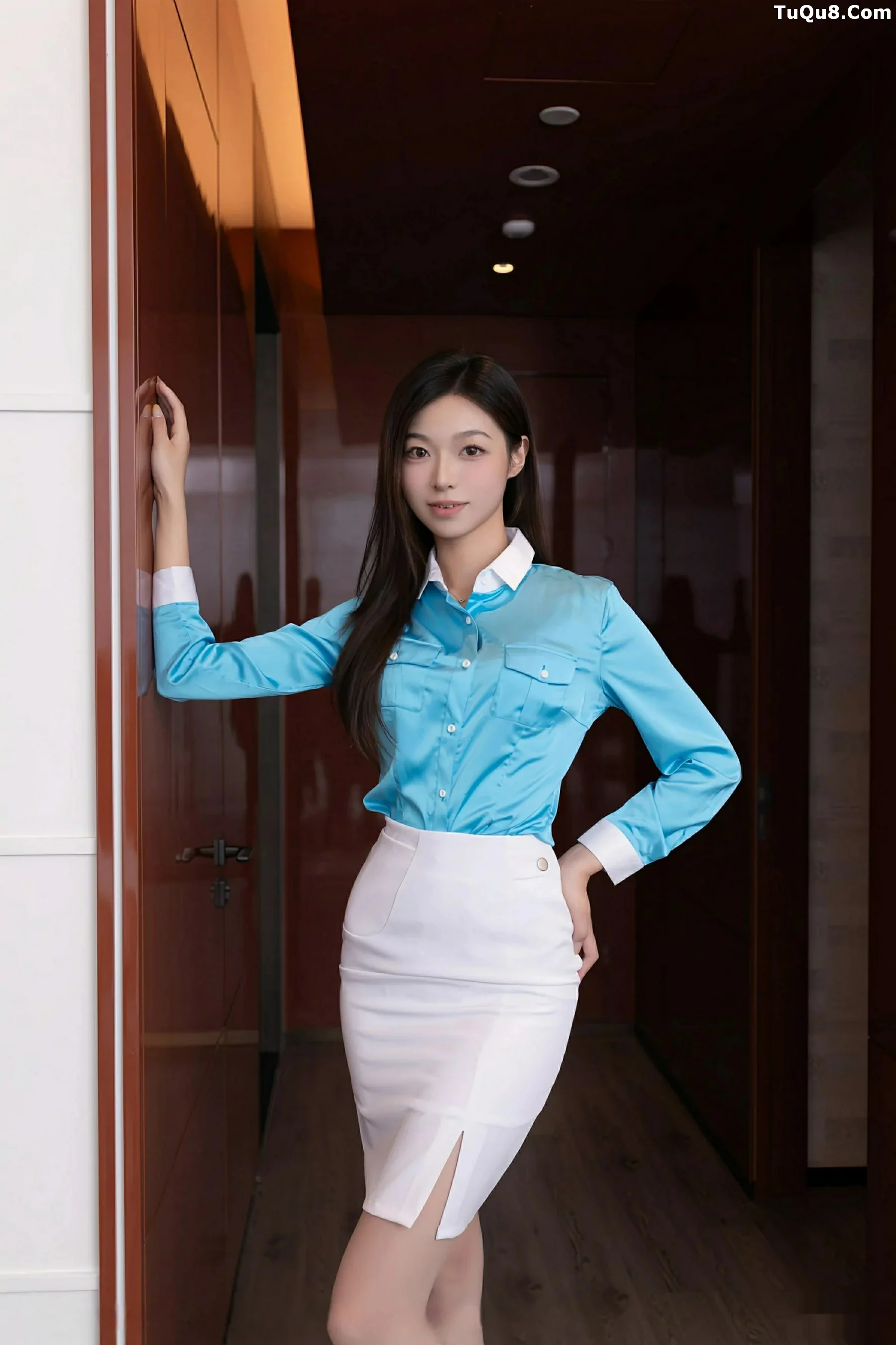 kiki柚柚性感空姐制服配超薄肉丝秀凹凸身材迷人绝美写真 第 3 张