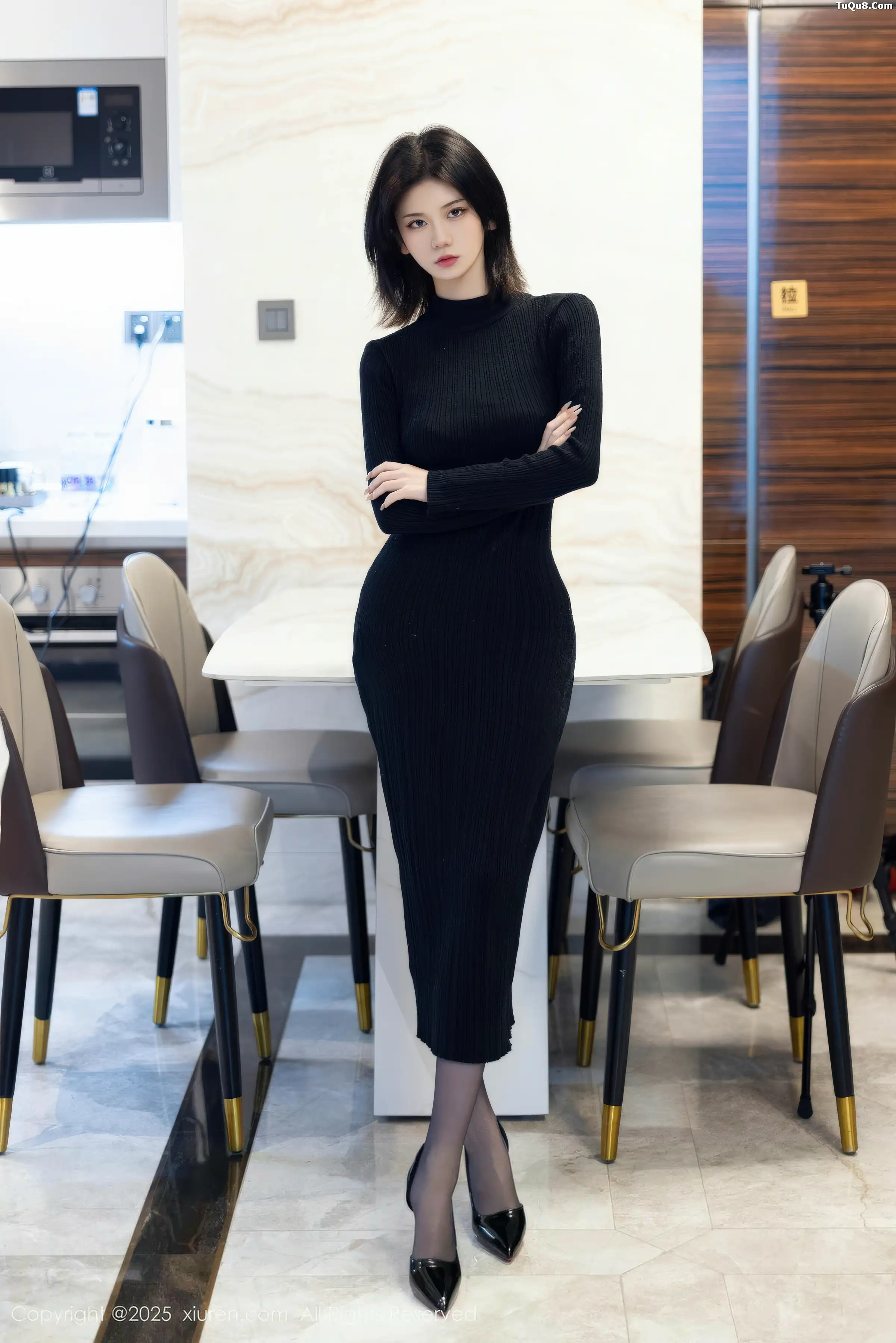 赵语嫣Baby黑色连衣裙配超薄黑丝秀曼妙身材绝美写真 第 1 张