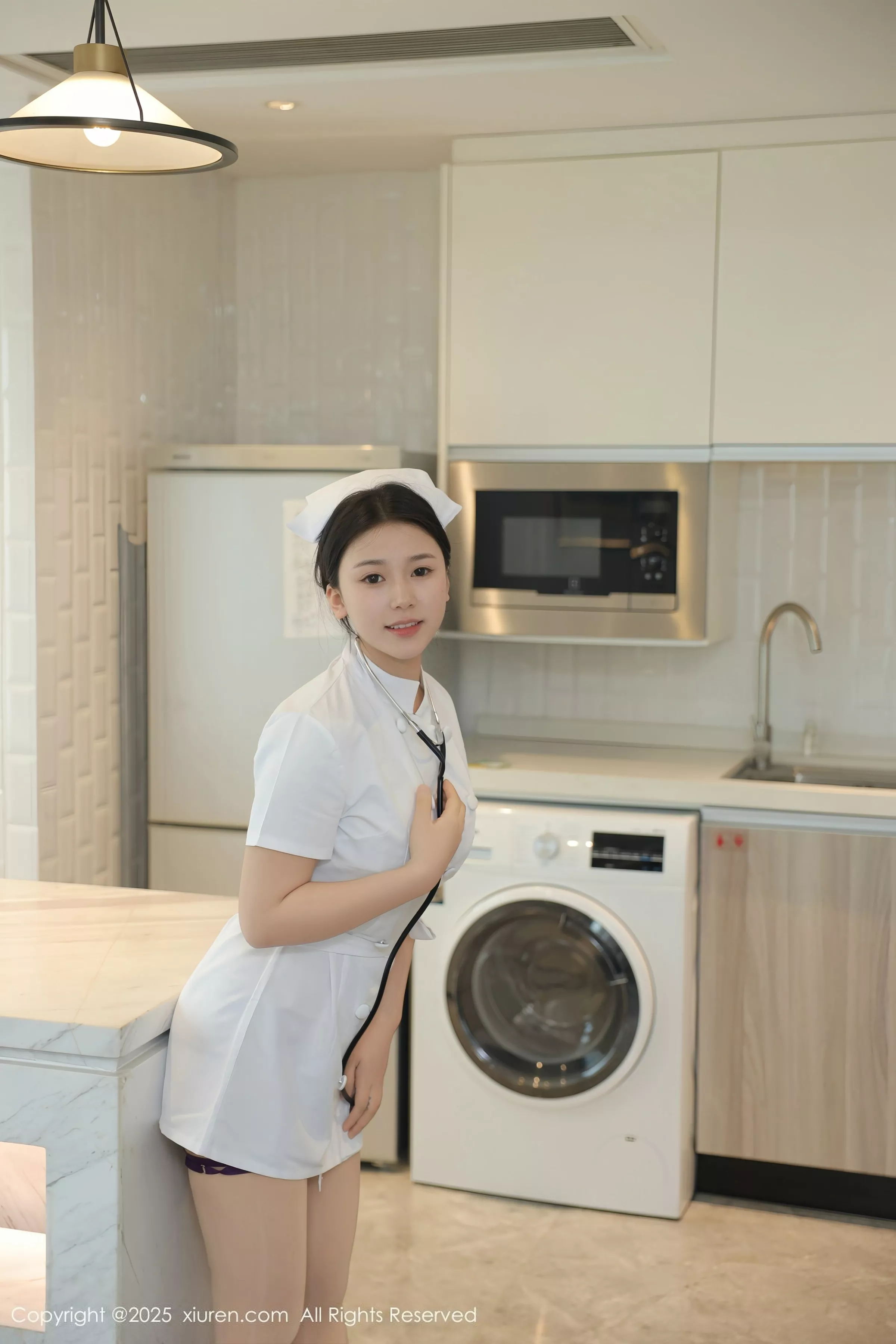 林嘉馨性感白色护士制服露紫色情趣内衣秀丰腴身材绝美写真 第 20 张