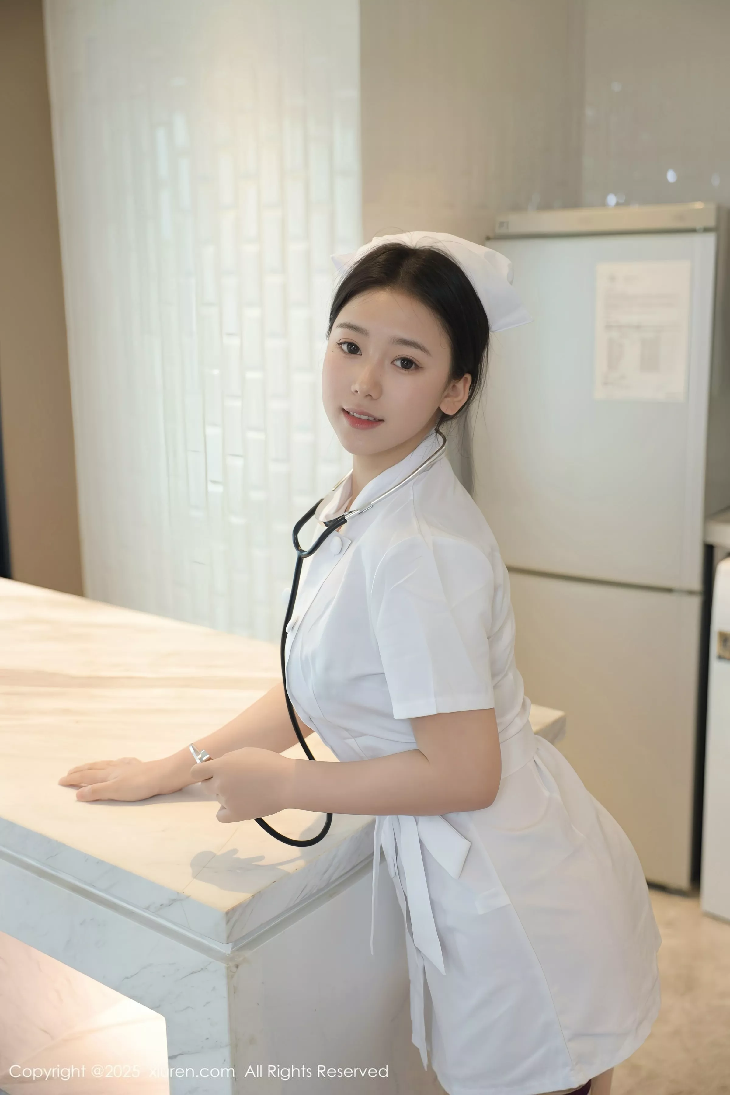 林嘉馨性感白色护士制服露紫色情趣内衣秀丰腴身材绝美写真 第 25 张