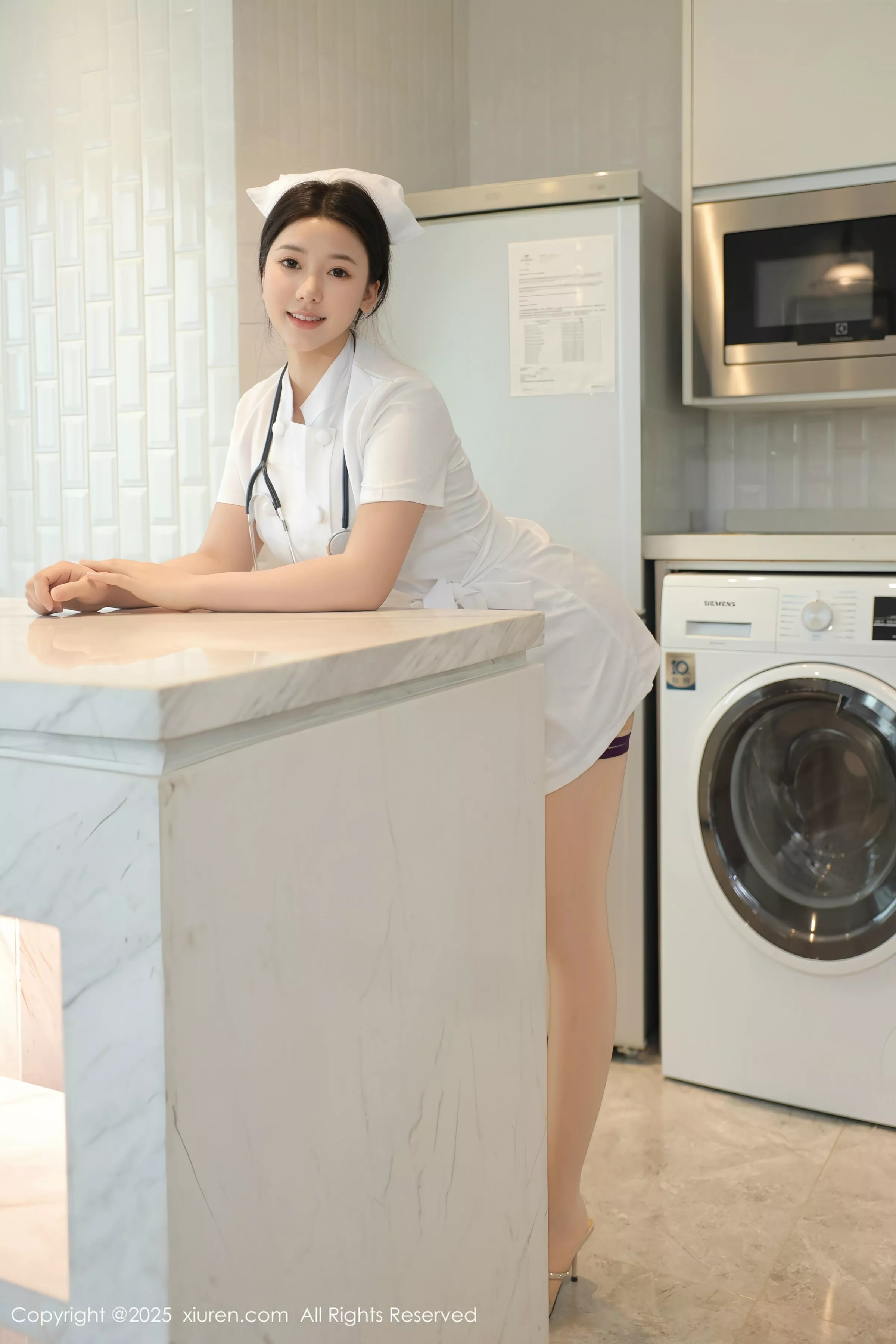 林嘉馨性感白色护士制服露紫色情趣内衣秀丰腴身材绝美写真 第 31 张