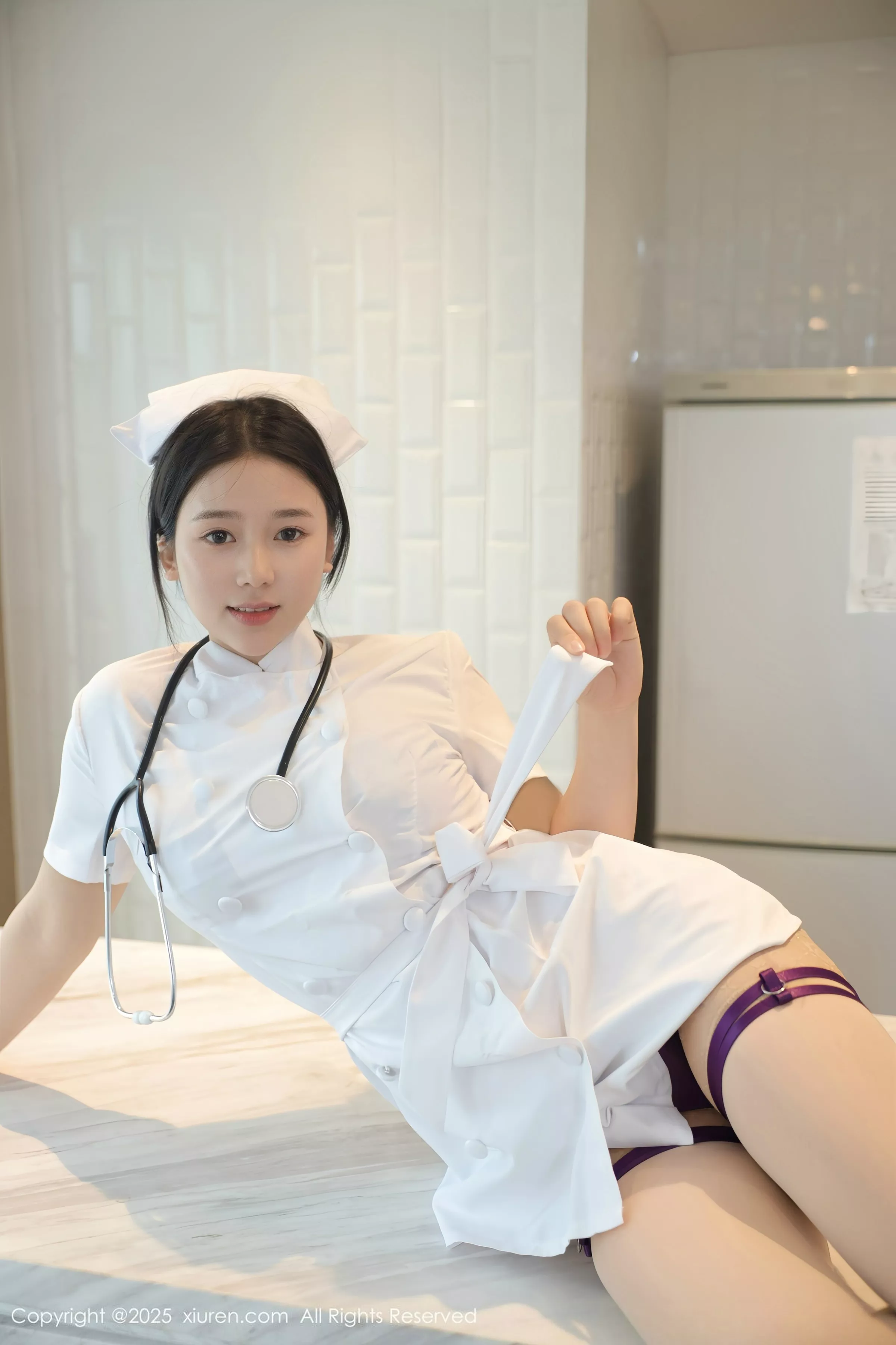 林嘉馨性感白色护士制服露紫色情趣内衣秀丰腴身材绝美写真 第 63 张