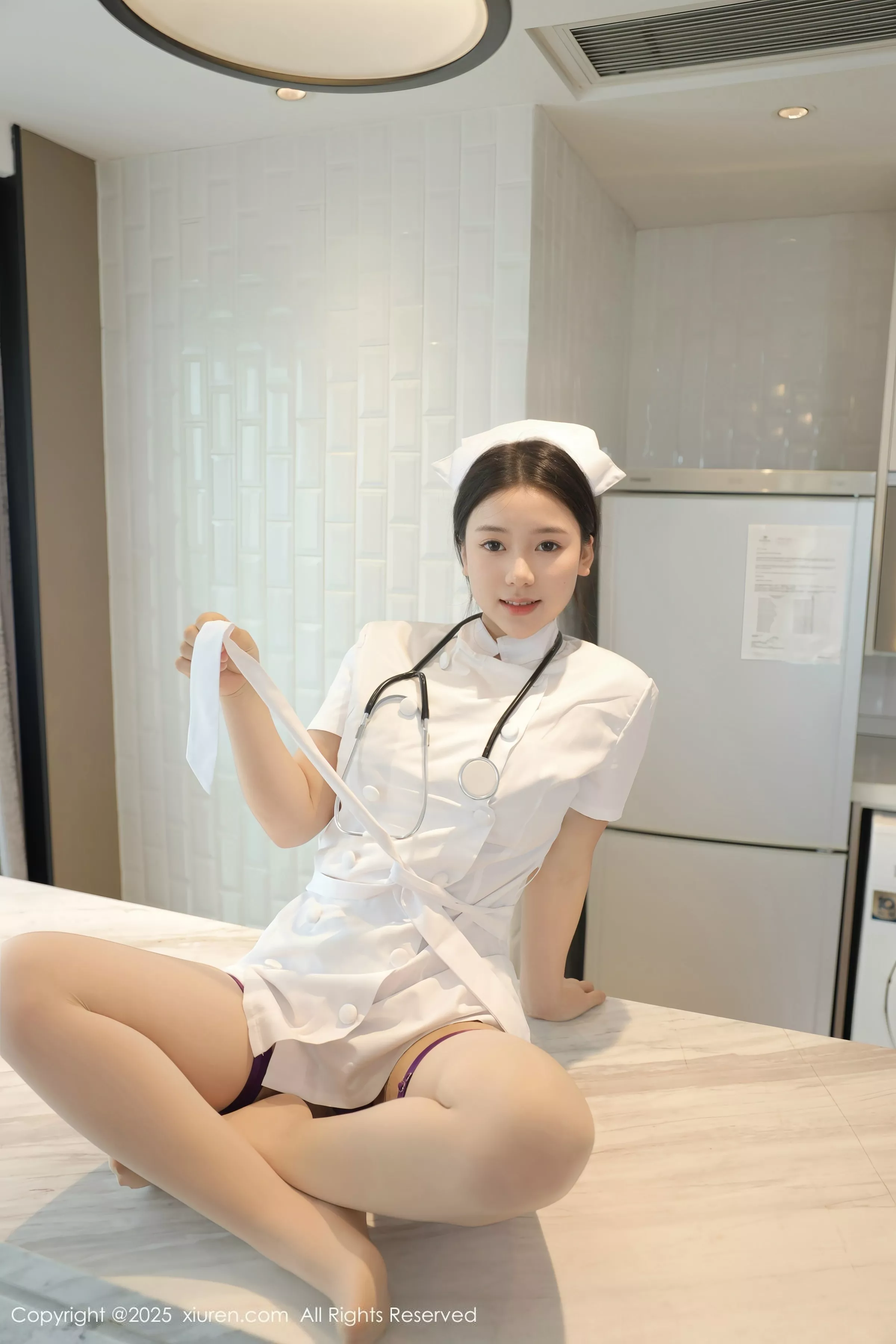 林嘉馨性感白色护士制服露紫色情趣内衣秀丰腴身材绝美写真 第 91 张