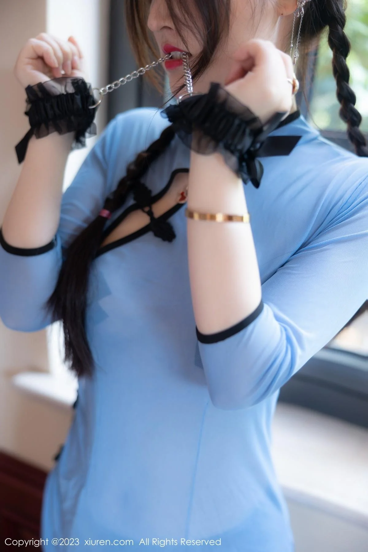 诗诗kiki私房浴室性感蓝色轻透旗袍露豪乳遮点惹火绝美写真 第 4 张