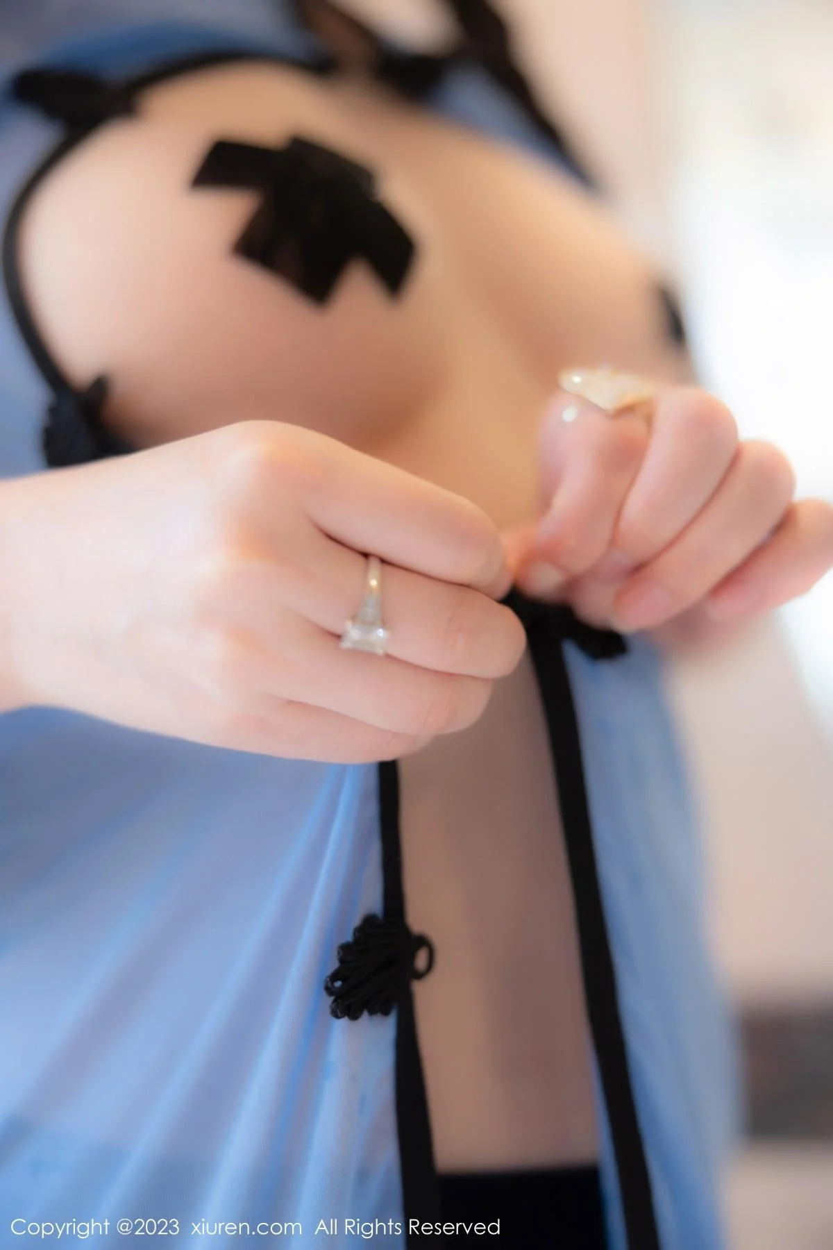 诗诗kiki私房浴室性感蓝色轻透旗袍露豪乳遮点惹火绝美写真 第 51 张