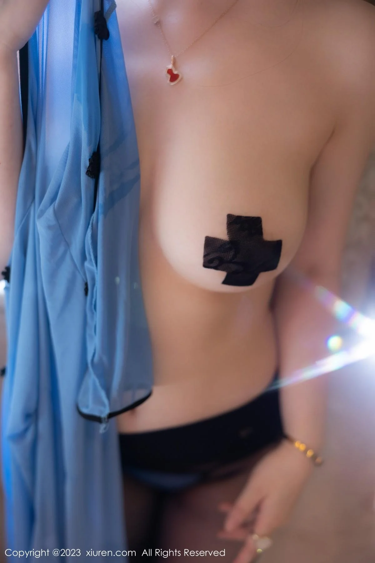 诗诗kiki私房浴室性感蓝色轻透旗袍露豪乳遮点惹火绝美写真 第 79 张