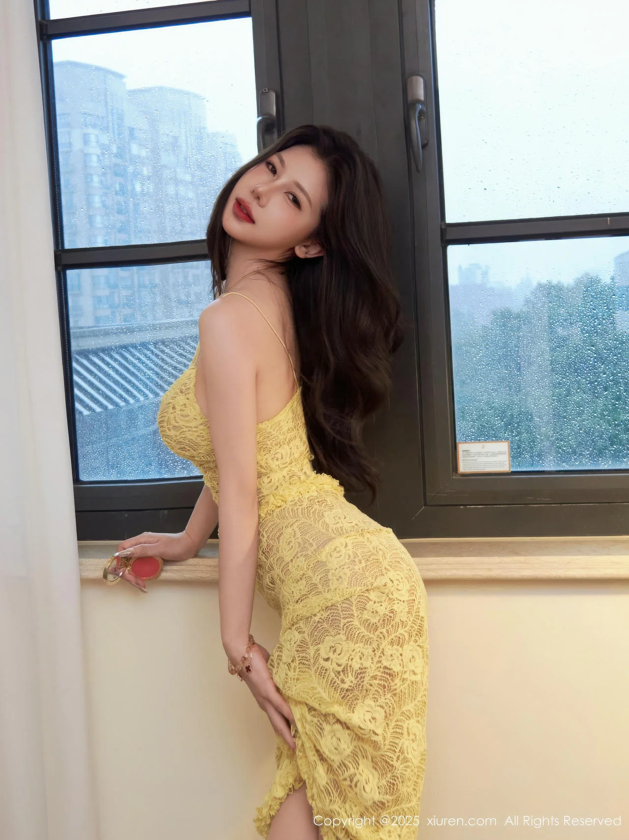 尹甜甜sunny性感淡黄蕾丝裙配超薄肉色秀完美身材绝美写真 第 32 张