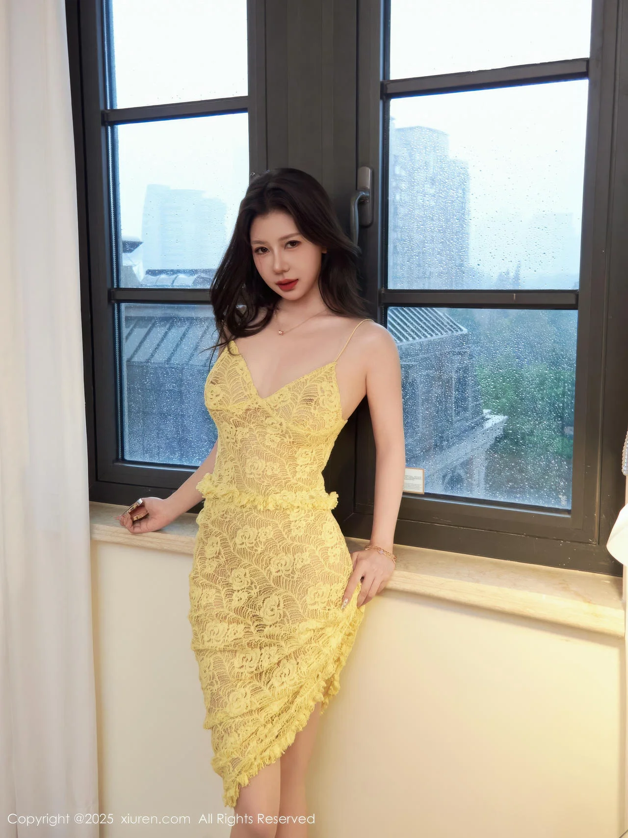 尹甜甜sunny性感淡黄蕾丝裙配超薄肉色秀完美身材绝美写真 第 36 张