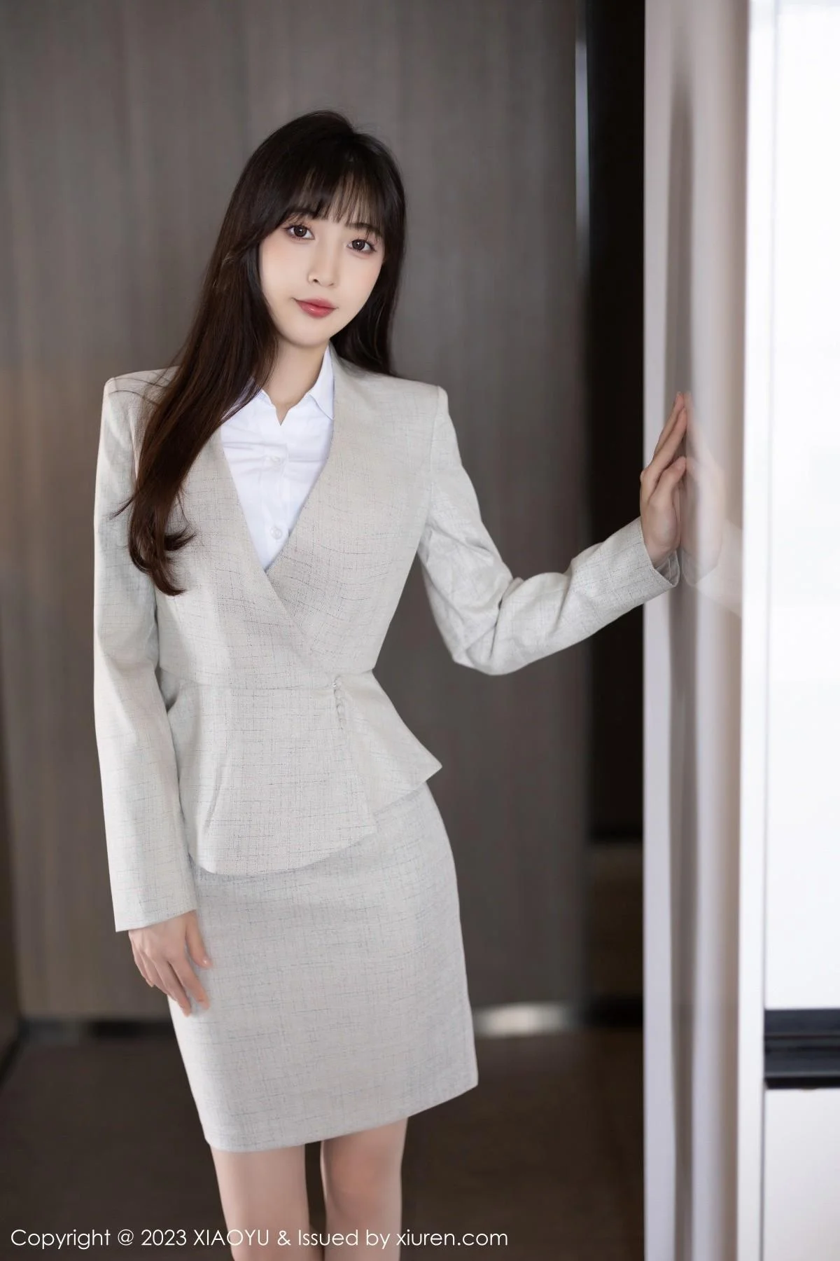 林星阑半脱Ol职业装露性感墨绿色内衣配原色丝袜绝美写真 第 3 张