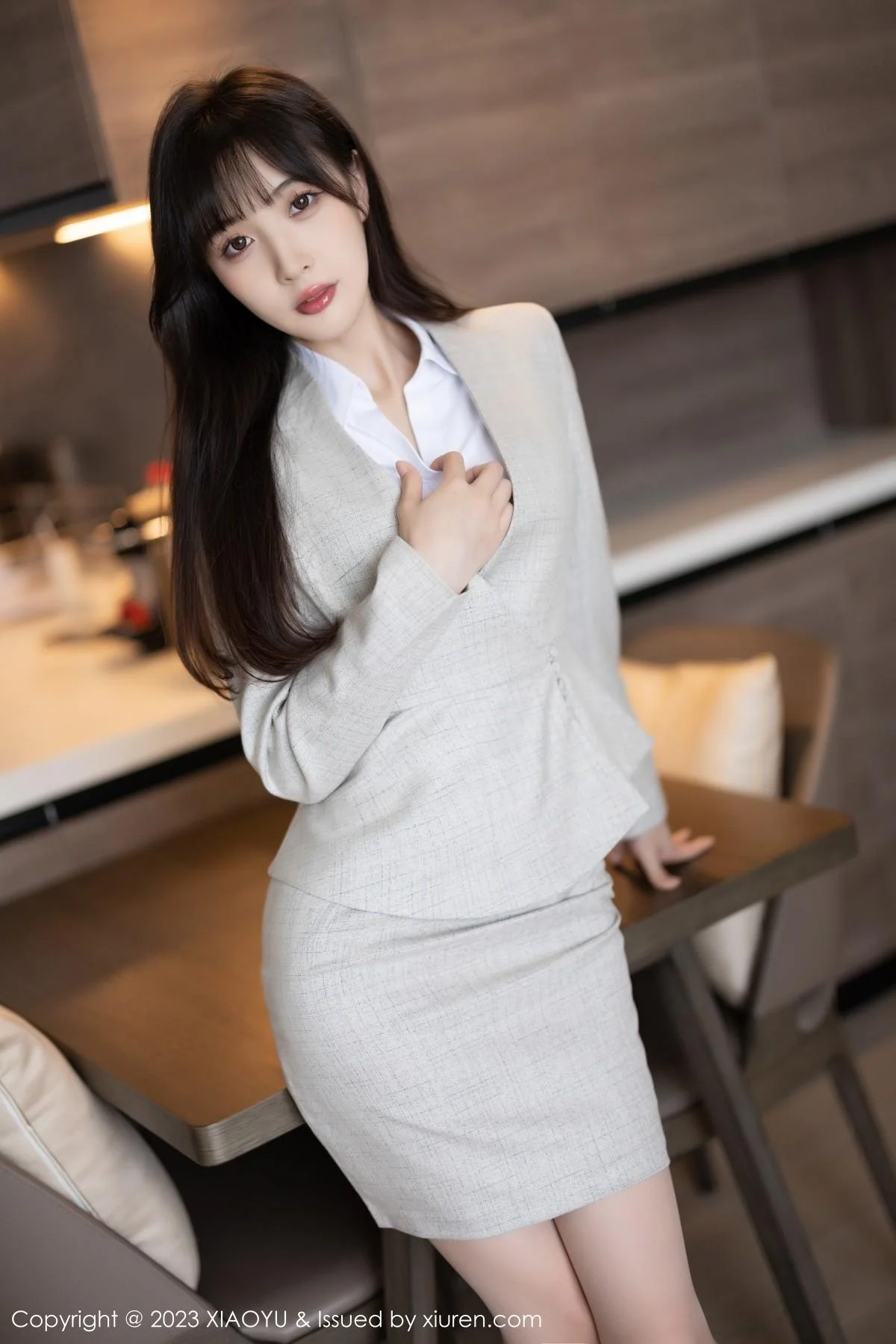 林星阑半脱Ol职业装露性感墨绿色内衣配原色丝袜绝美写真 第 32 张
