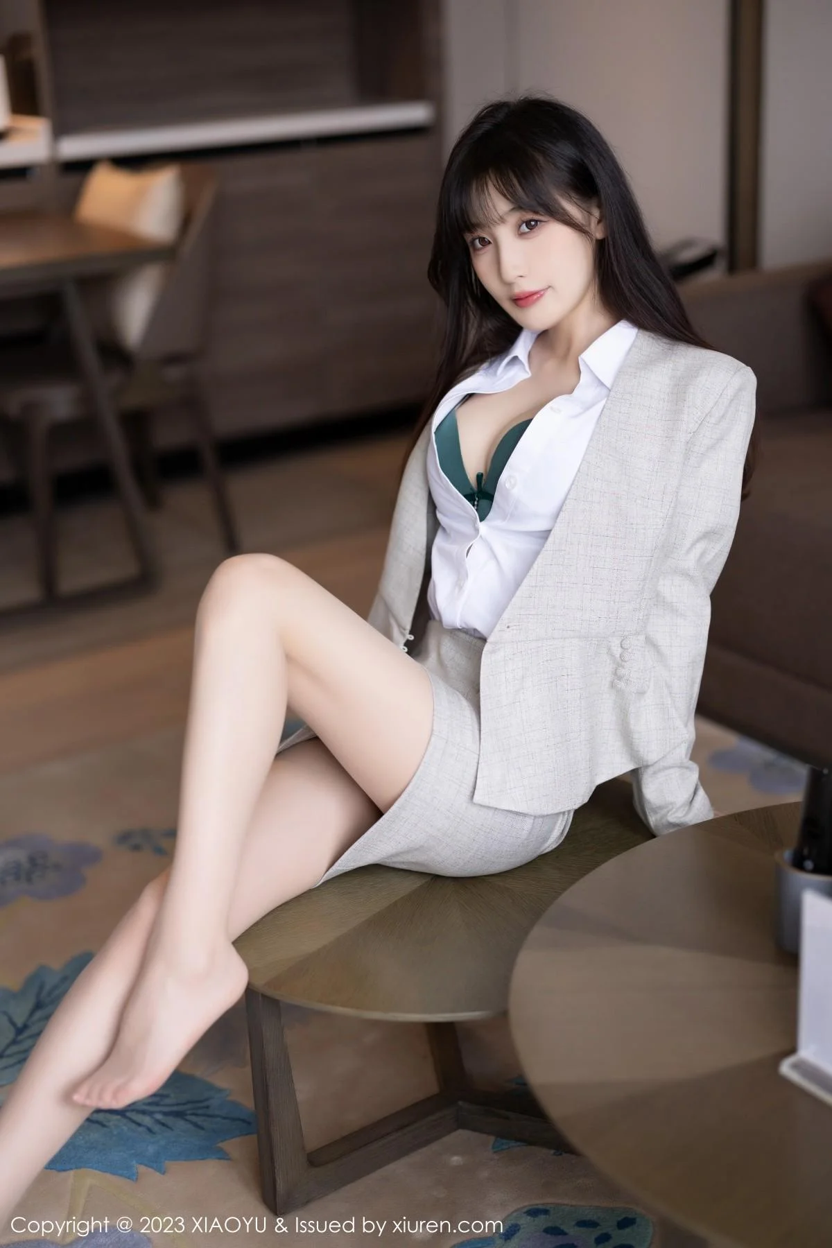 林星阑半脱Ol职业装露性感墨绿色内衣配原色丝袜绝美写真 第 70 张