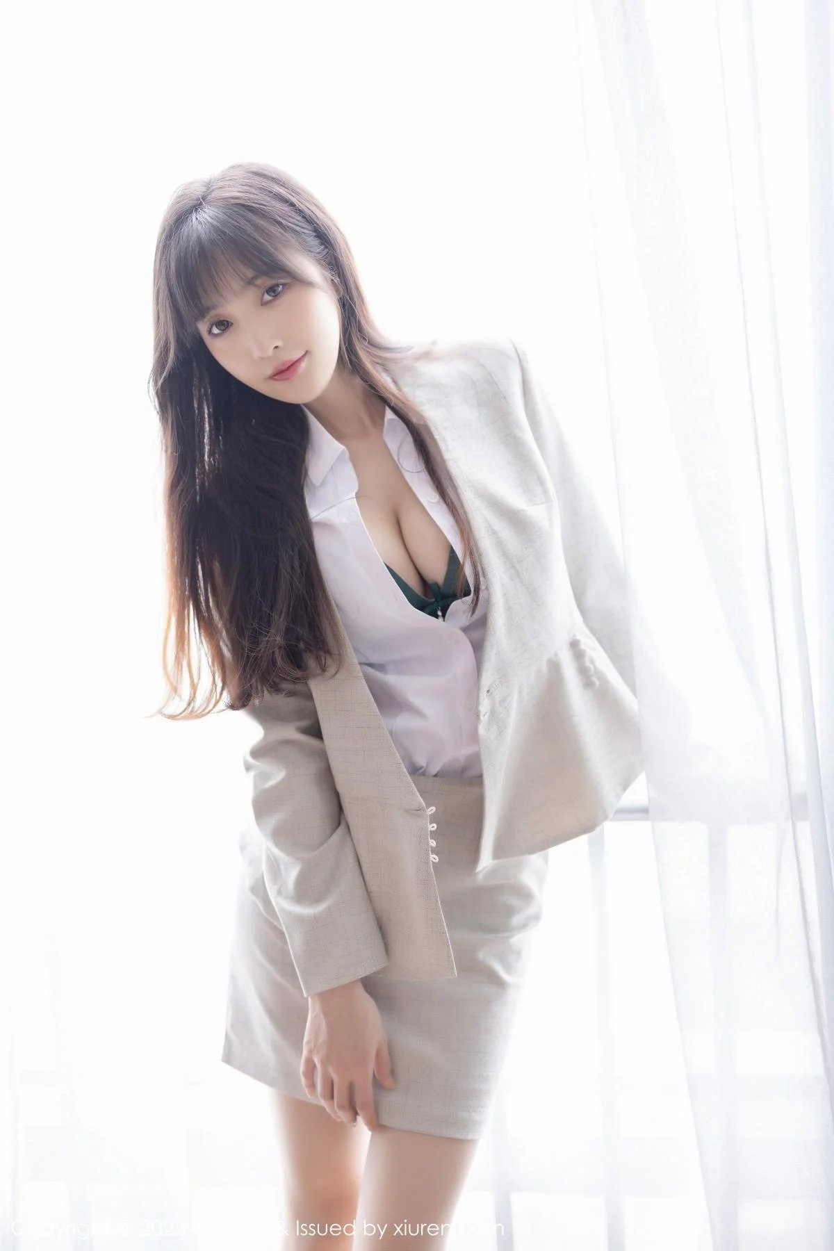 林星阑半脱Ol职业装露性感墨绿色内衣配原色丝袜绝美写真 第 85 张