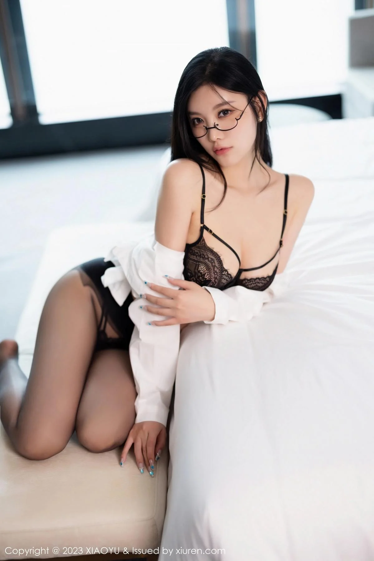 杨晨晨Yome性感白T配灰色短裙露蕾丝内衣惹火绝美写真 第 155 张
