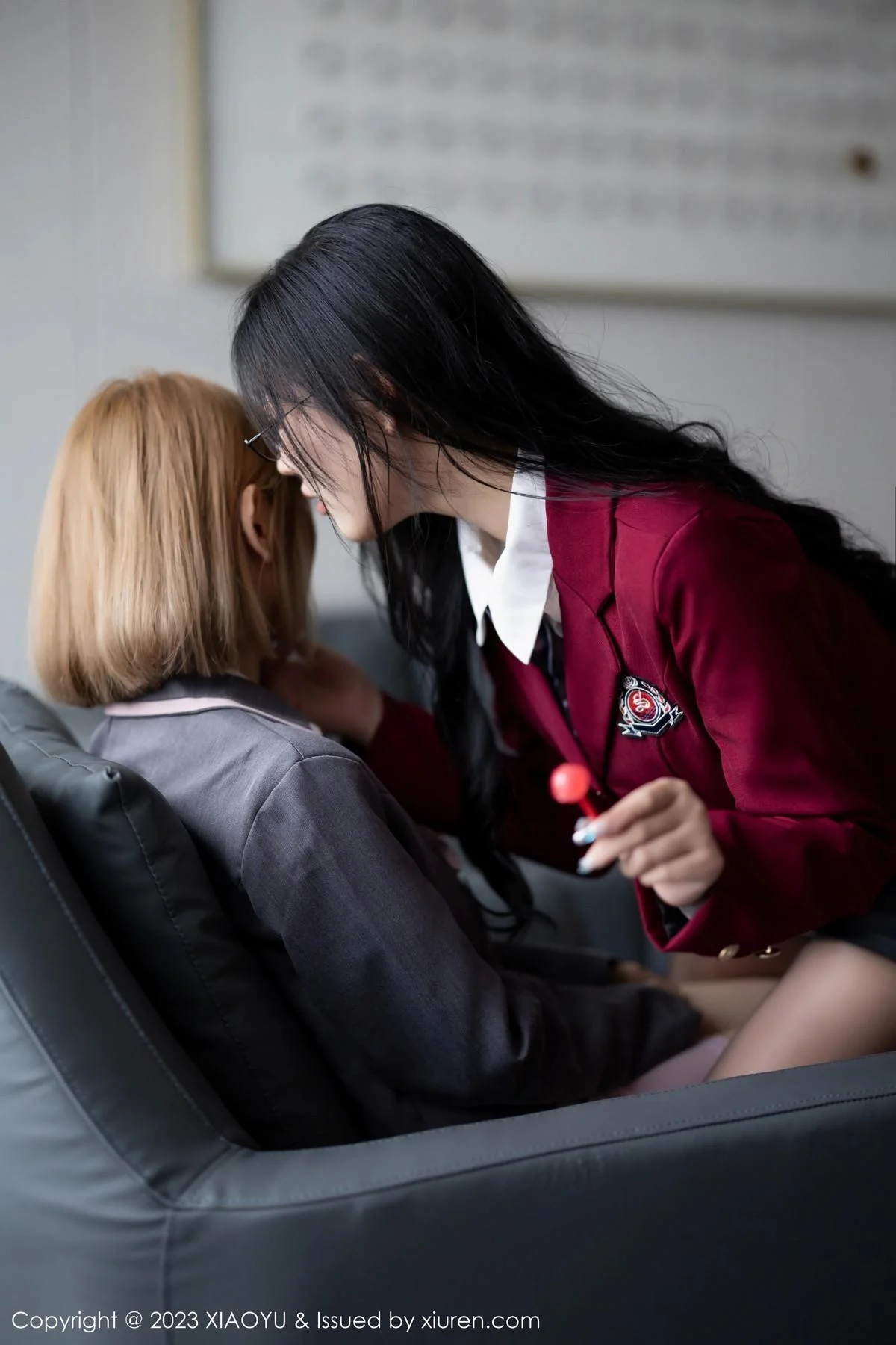 杨晨晨Yome性感白T配灰色短裙露蕾丝内衣惹火绝美写真 第 66 张
