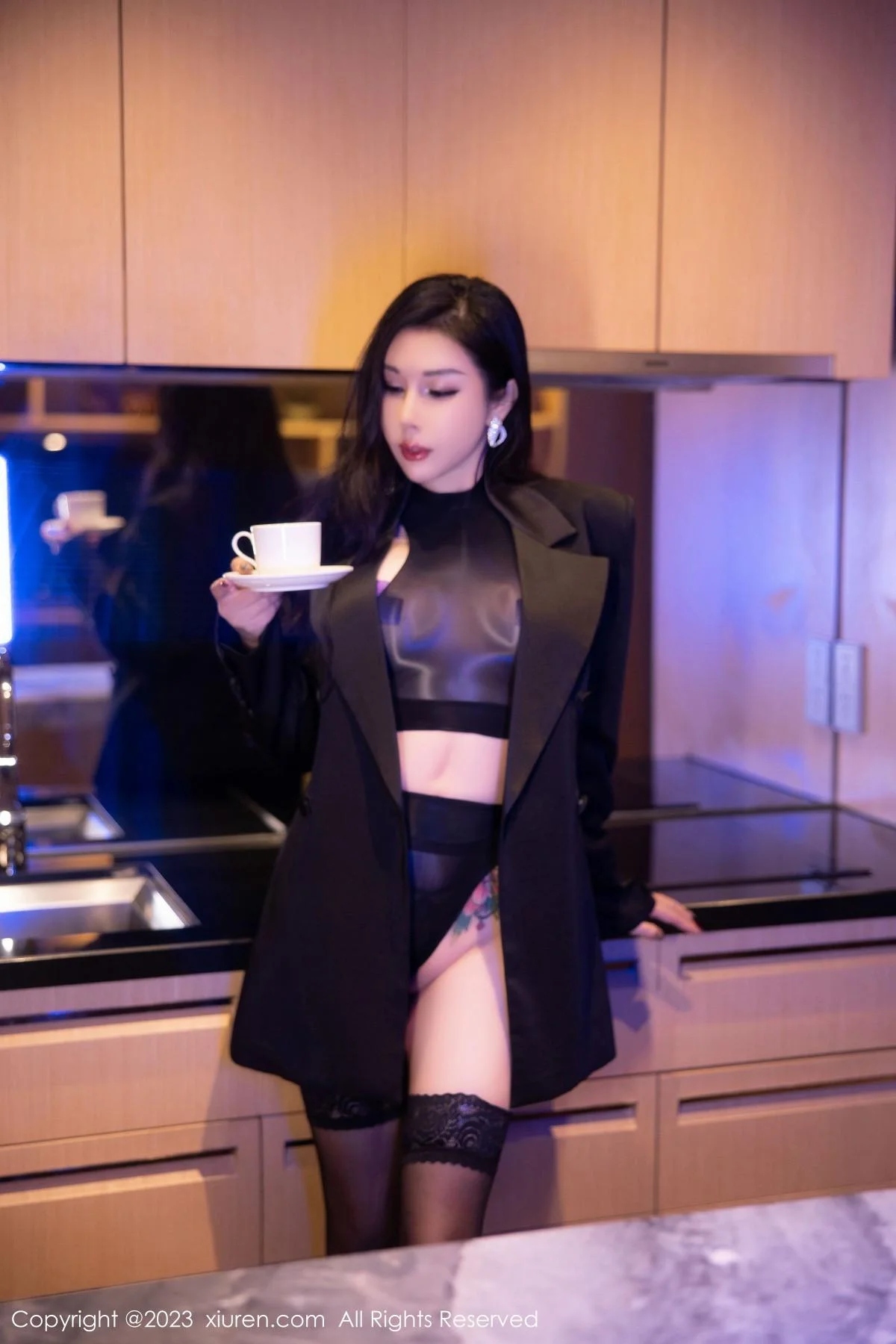田冰冰私房脱外衣露性感黑色情趣服饰秀豪乳遮点绝美写真 第 1 张