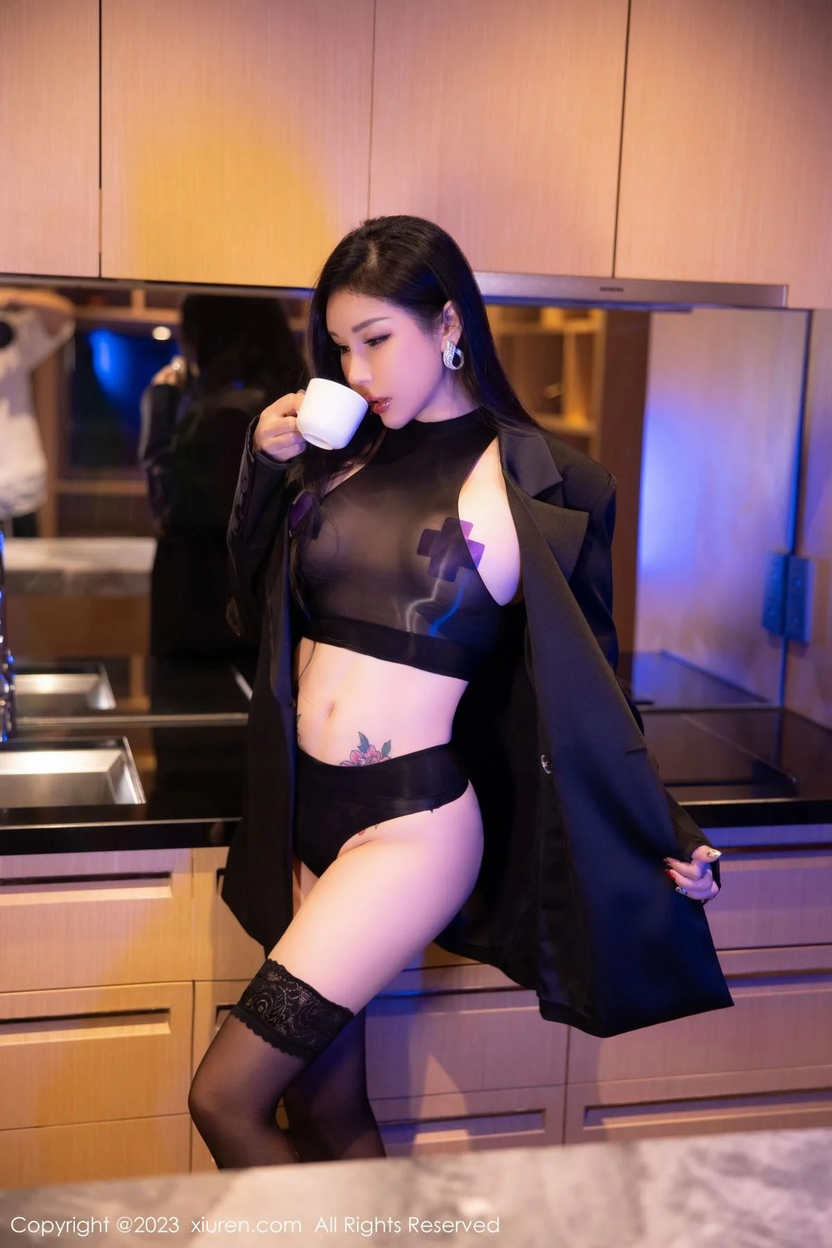 田冰冰私房脱外衣露性感黑色情趣服饰秀豪乳遮点绝美写真 第 4 张