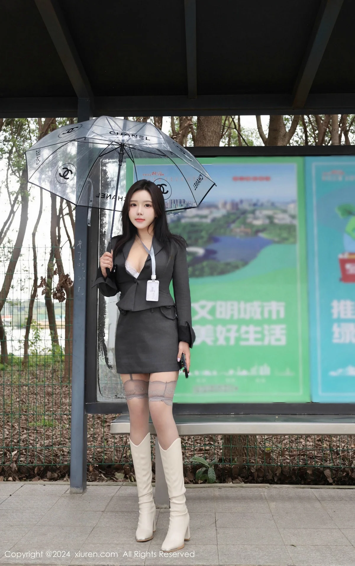 小薯条nienie性感OL制服露情趣内衣配灰丝吊袜秀美腿绝美写真 第 18 张
