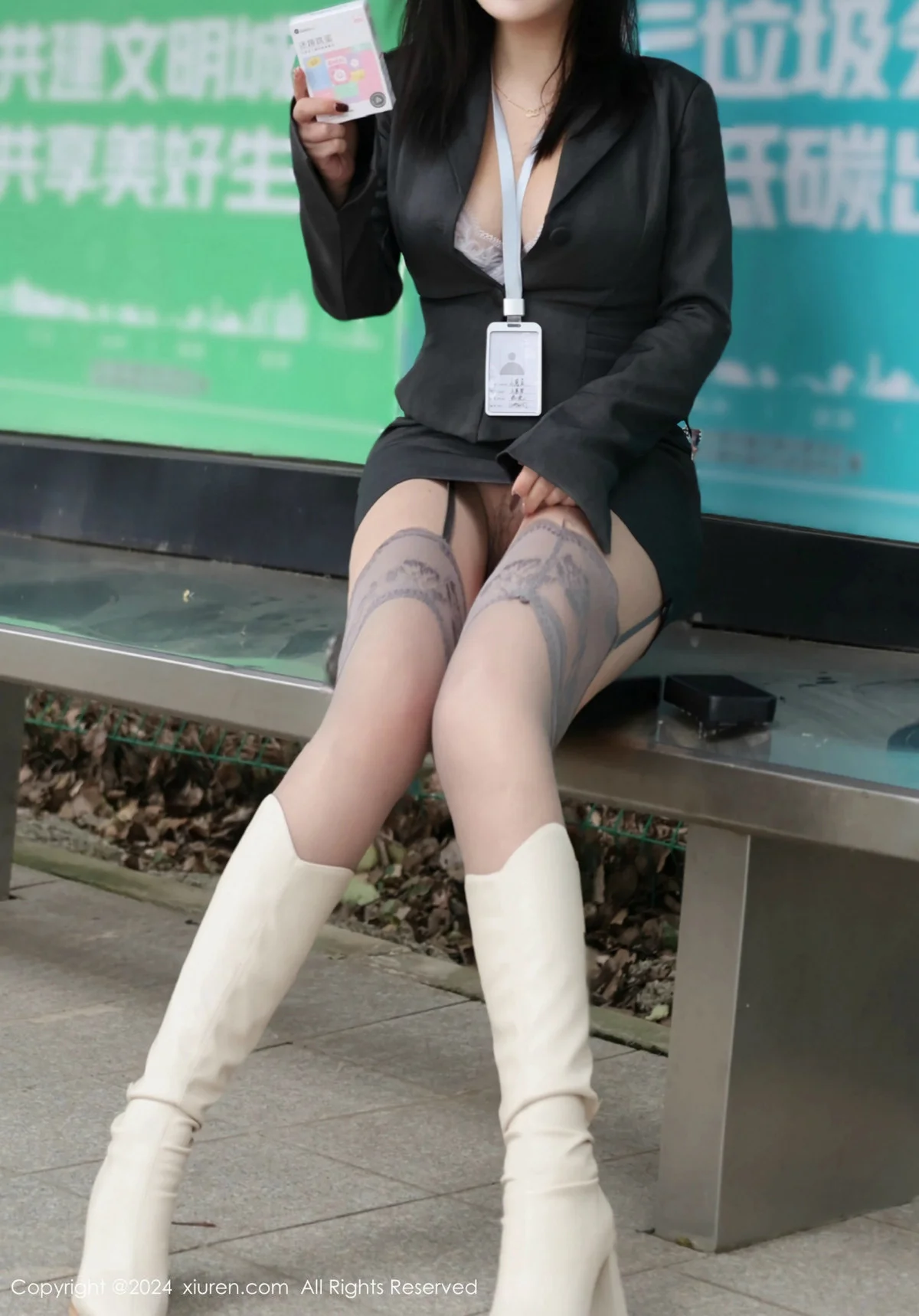小薯条nienie性感OL制服露情趣内衣配灰丝吊袜秀美腿绝美写真 第 84 张