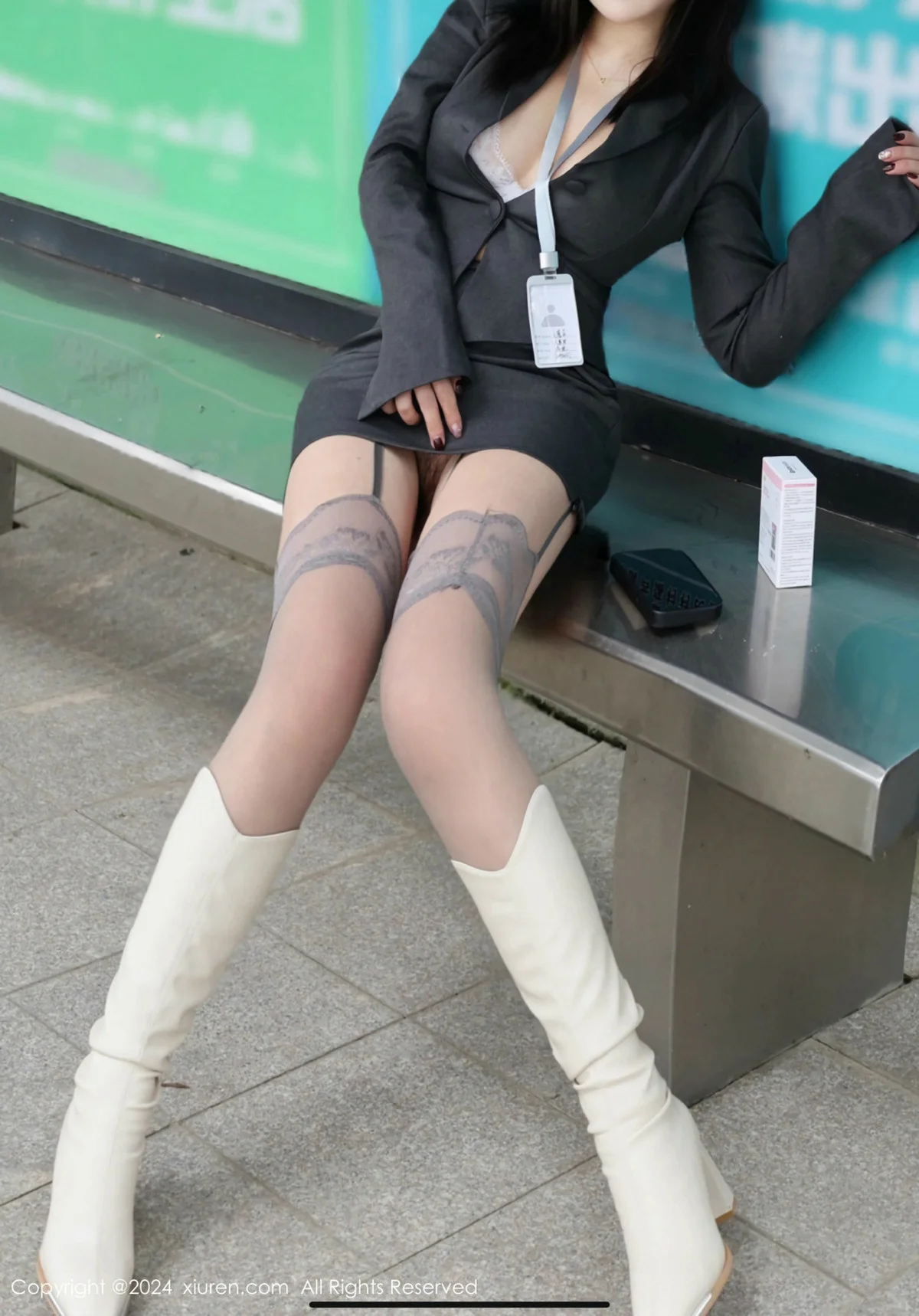 小薯条nienie性感OL制服露情趣内衣配灰丝吊袜秀美腿绝美写真 第 88 张