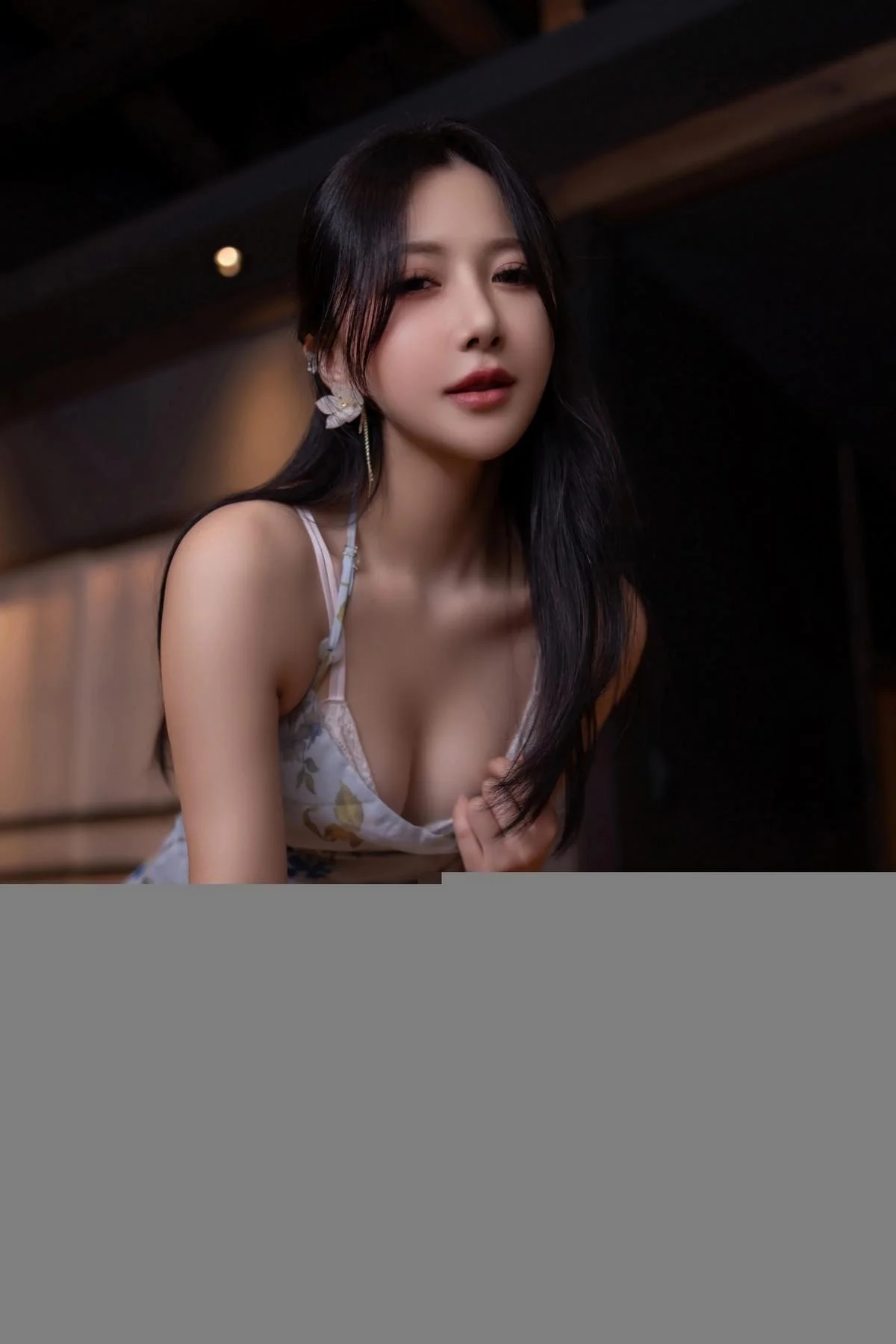鱼子酱Fish情节拍摄性感蓝灰上衣配长裙秀曼妙身姿绝美写真 第 49 张