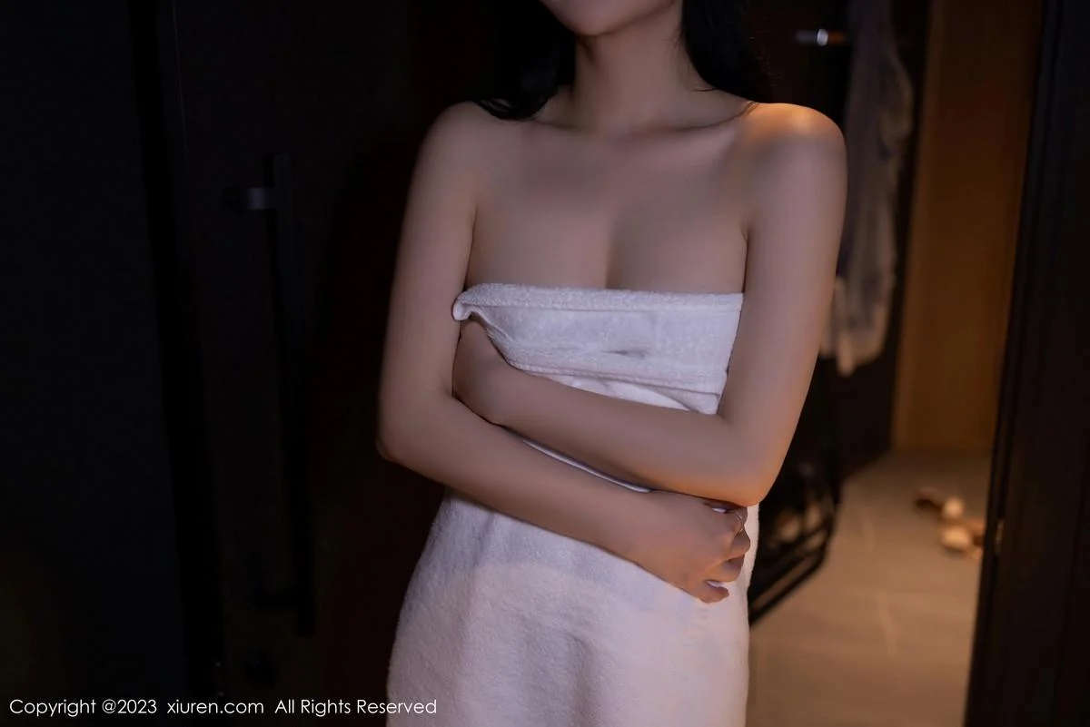 鱼子酱Fish情节拍摄性感蓝灰上衣配长裙秀曼妙身姿绝美写真 第 57 张