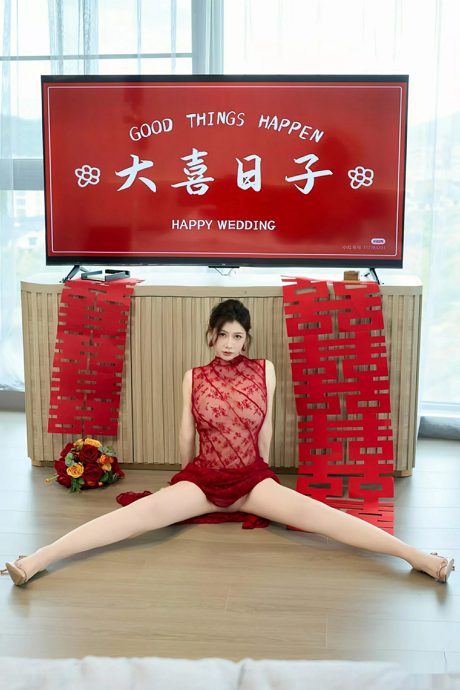 尹甜甜性感红色新娘晨袍配肉色丝袜秀完美身材迷人绝美写真 第 3 张