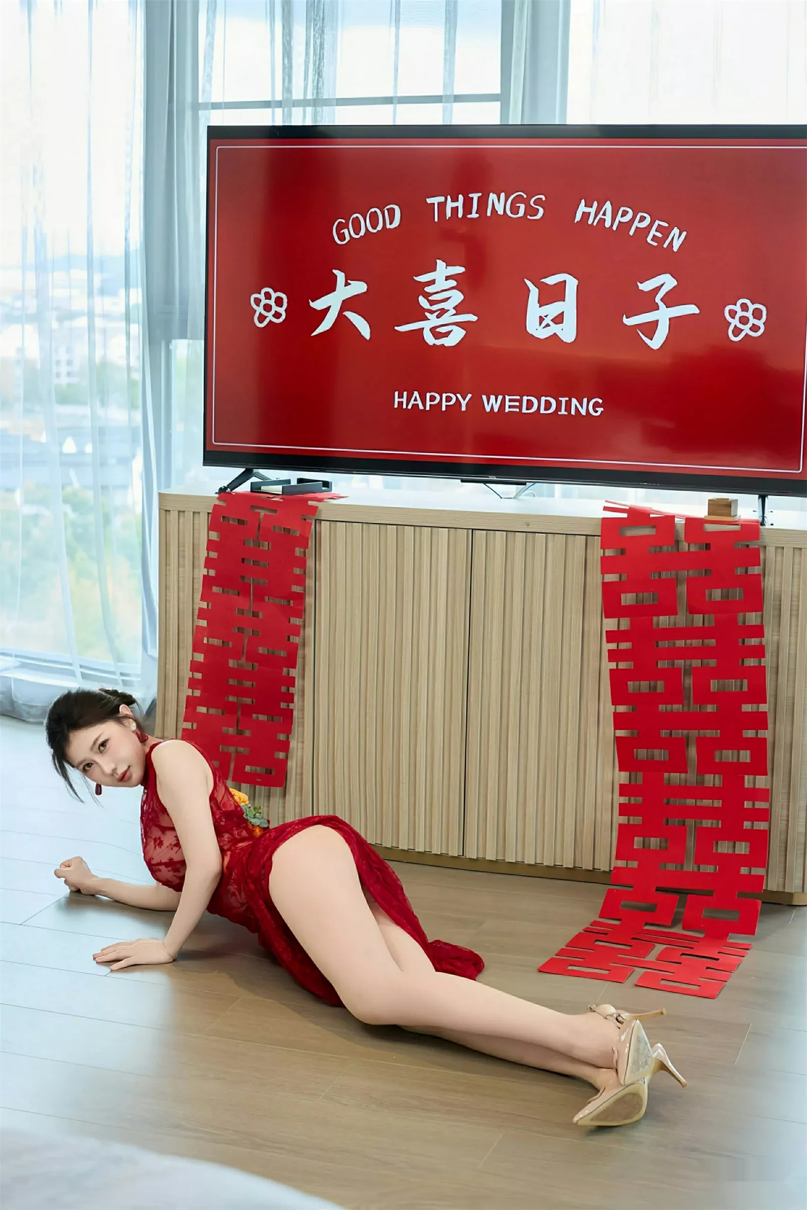 尹甜甜性感红色新娘晨袍配肉色丝袜秀完美身材迷人绝美写真 第 49 张