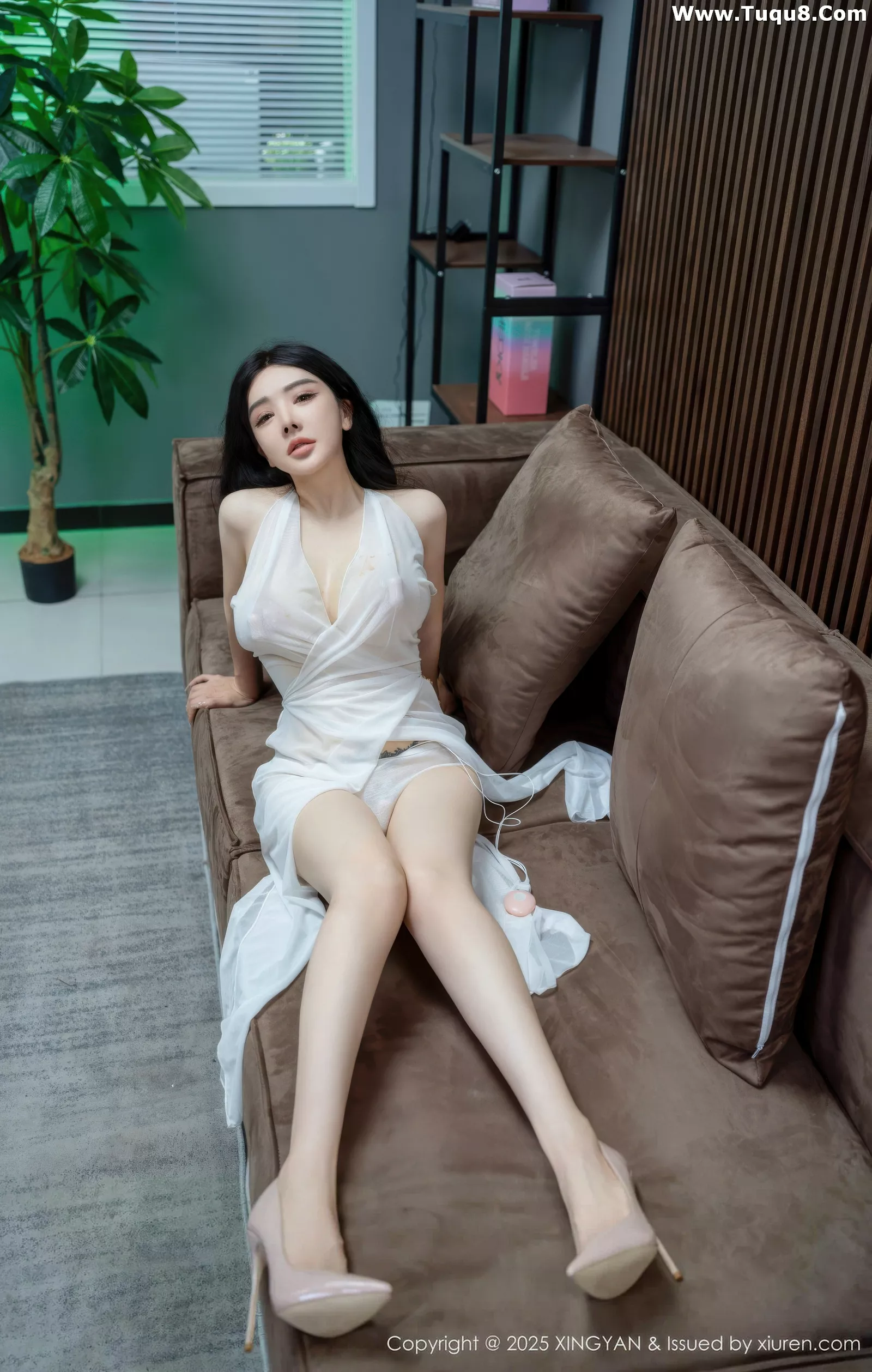 潘思沁私房性感白色连衣短裙半脱秀巨乳肥臀撩人绝美写真 第 31 张