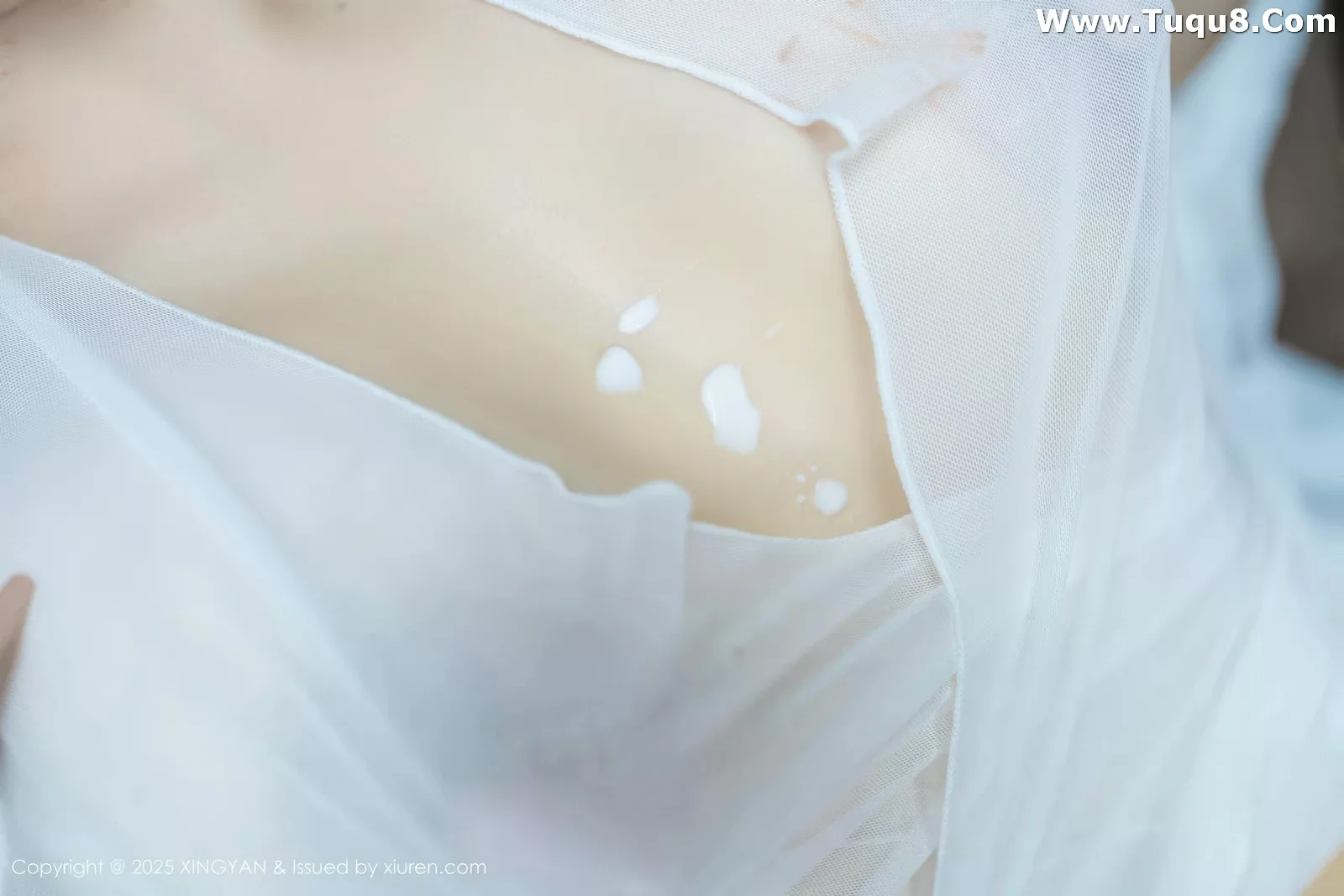 潘思沁私房性感白色连衣短裙半脱秀巨乳肥臀撩人绝美写真 第 50 张