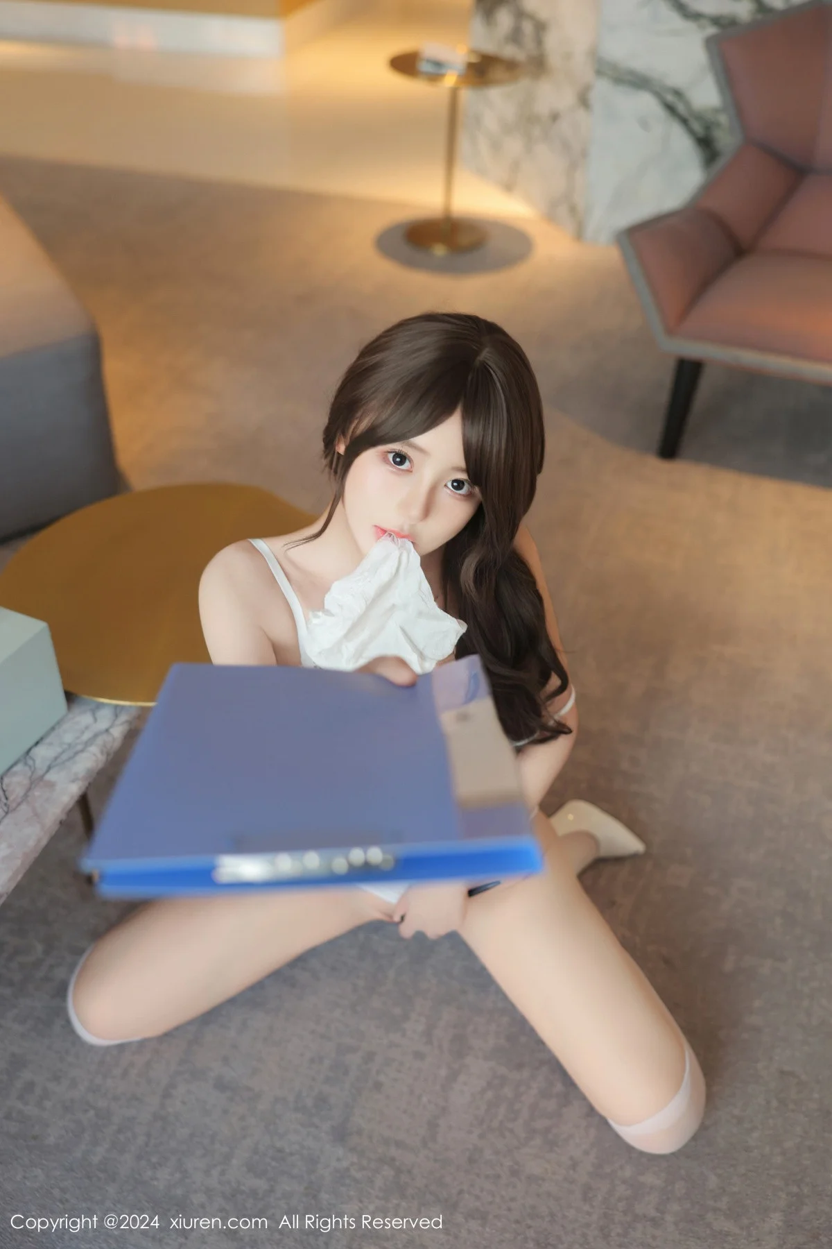 桃妖夭性感白色连衣短裙配白色丝袜秀曼妙身姿迷人绝美写真 第 118 张
