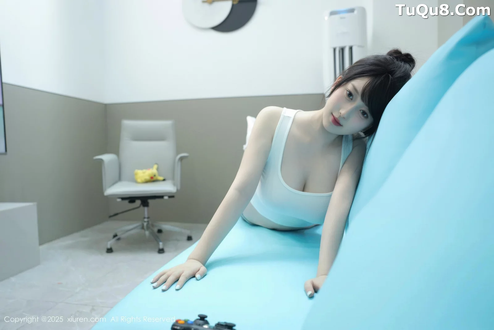 李沁恩lrene性感白色居家上衣配灰色内衣秀丰腴身材绝美写真 第 47 张