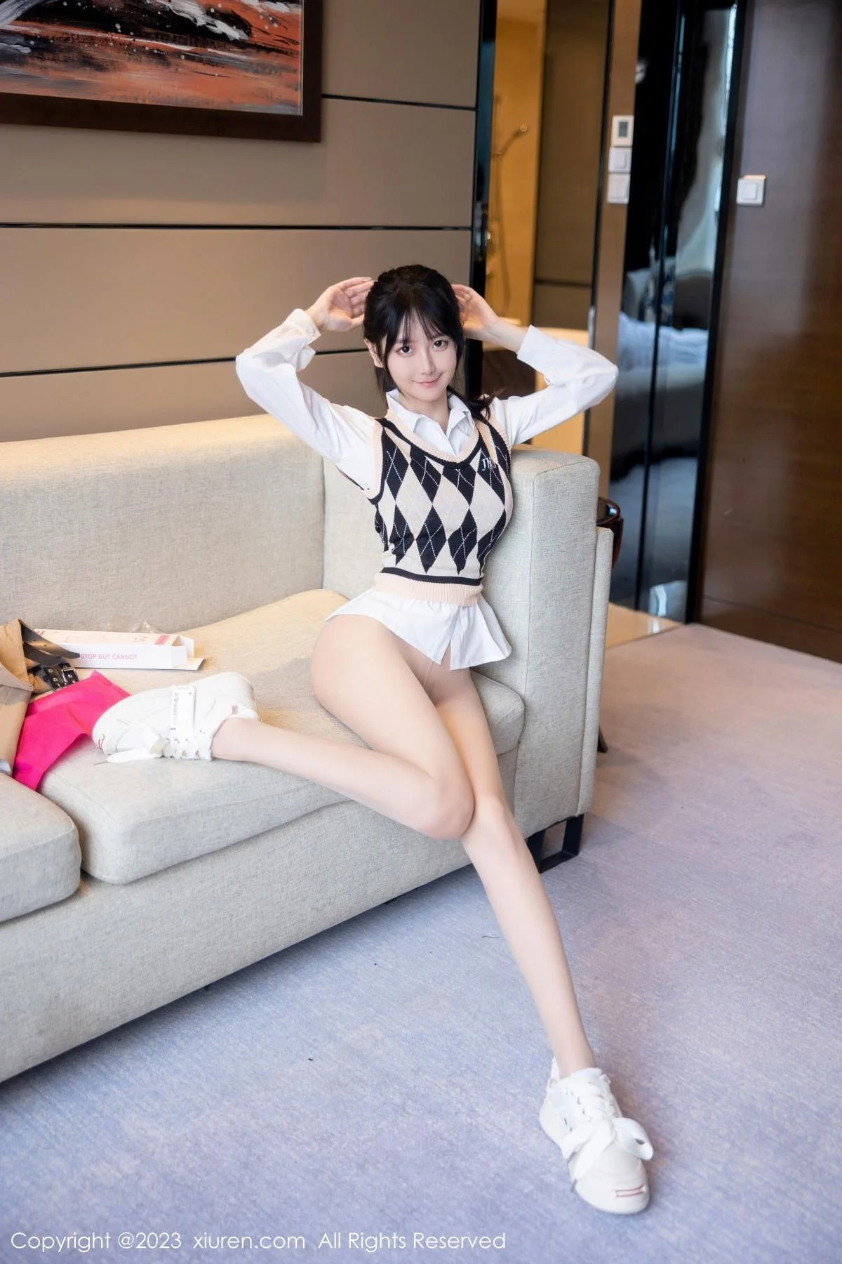 谢小蒽私房半脱露粉色蕾丝内衣配超薄无内肉丝惹火绝美写真 第 15 张