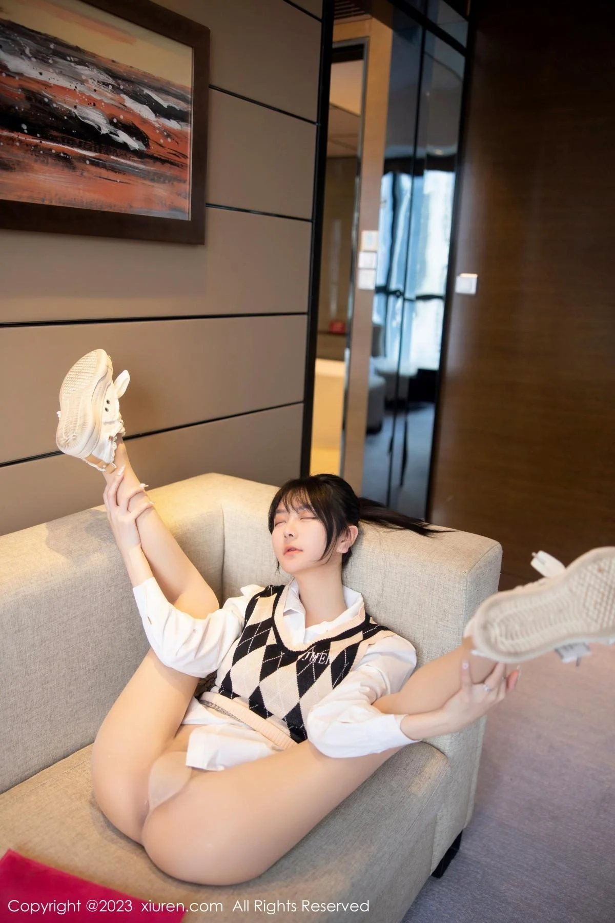 谢小蒽私房半脱露粉色蕾丝内衣配超薄无内肉丝惹火绝美写真 第 25 张