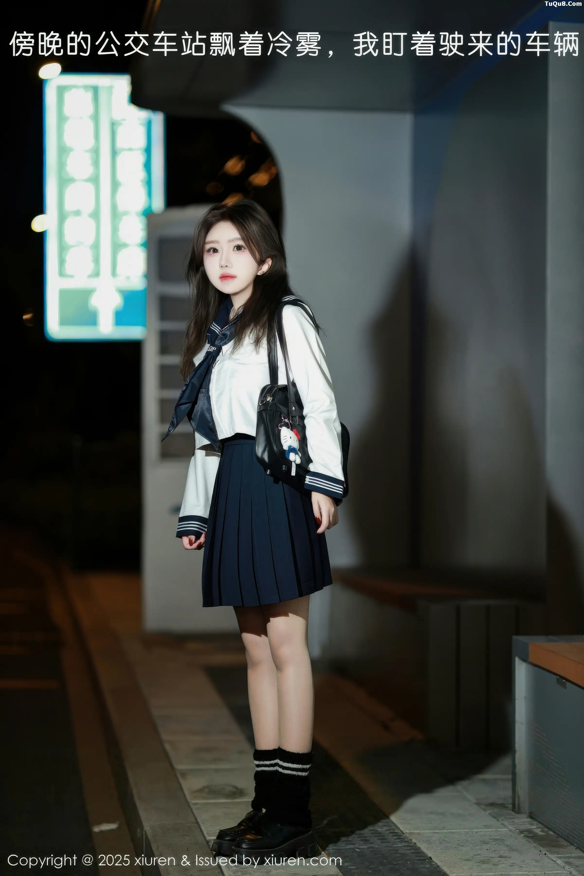 小薯条nienie性感白T配黑色短裙露超薄黑丝秀美腿绝美写真 第 1 张