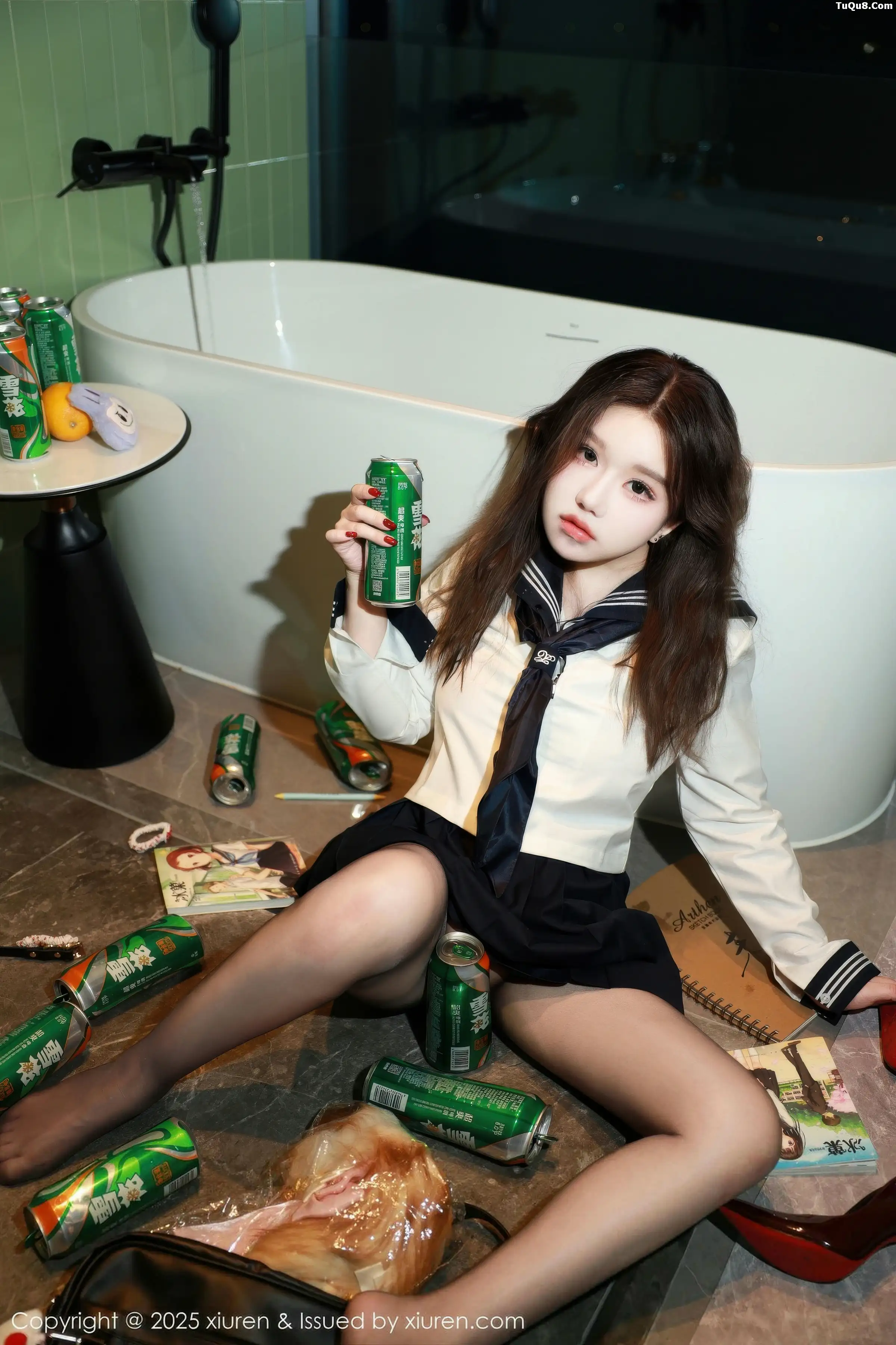 小薯条nienie性感白T配黑色短裙露超薄黑丝秀美腿绝美写真 第 12 张