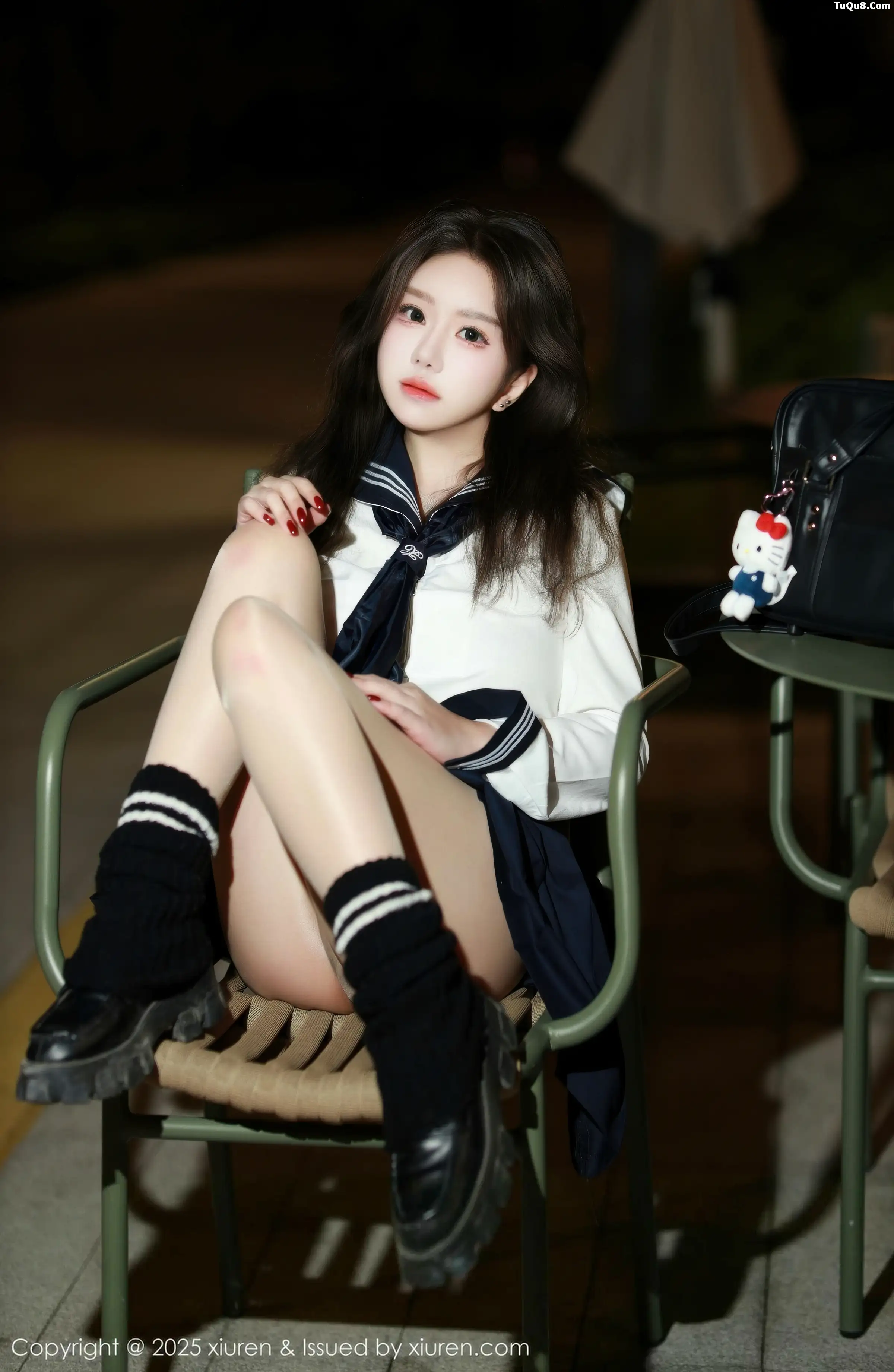 小薯条nienie性感白T配黑色短裙露超薄黑丝秀美腿绝美写真 第 16 张
