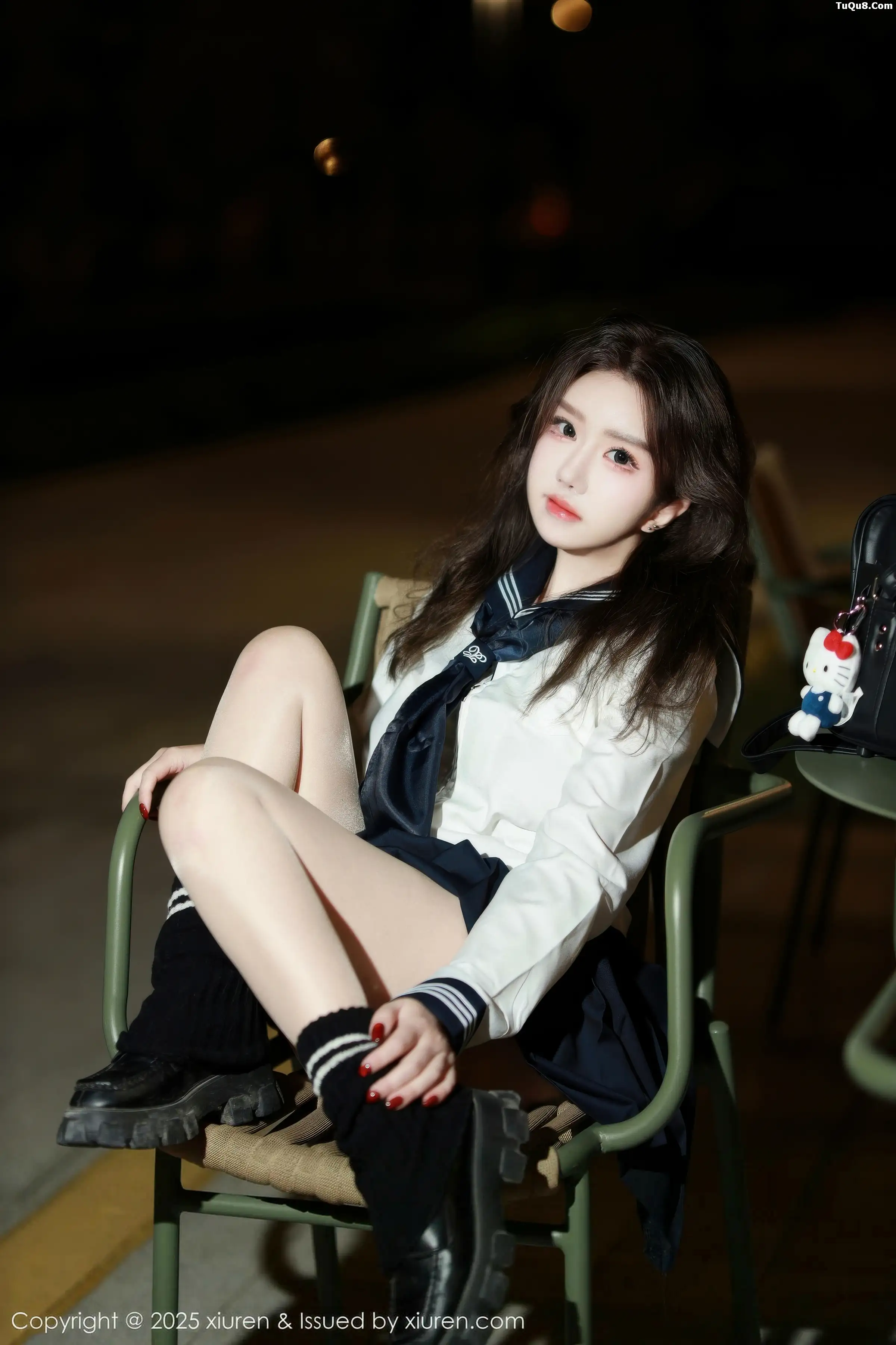小薯条nienie性感白T配黑色短裙露超薄黑丝秀美腿绝美写真 第 17 张