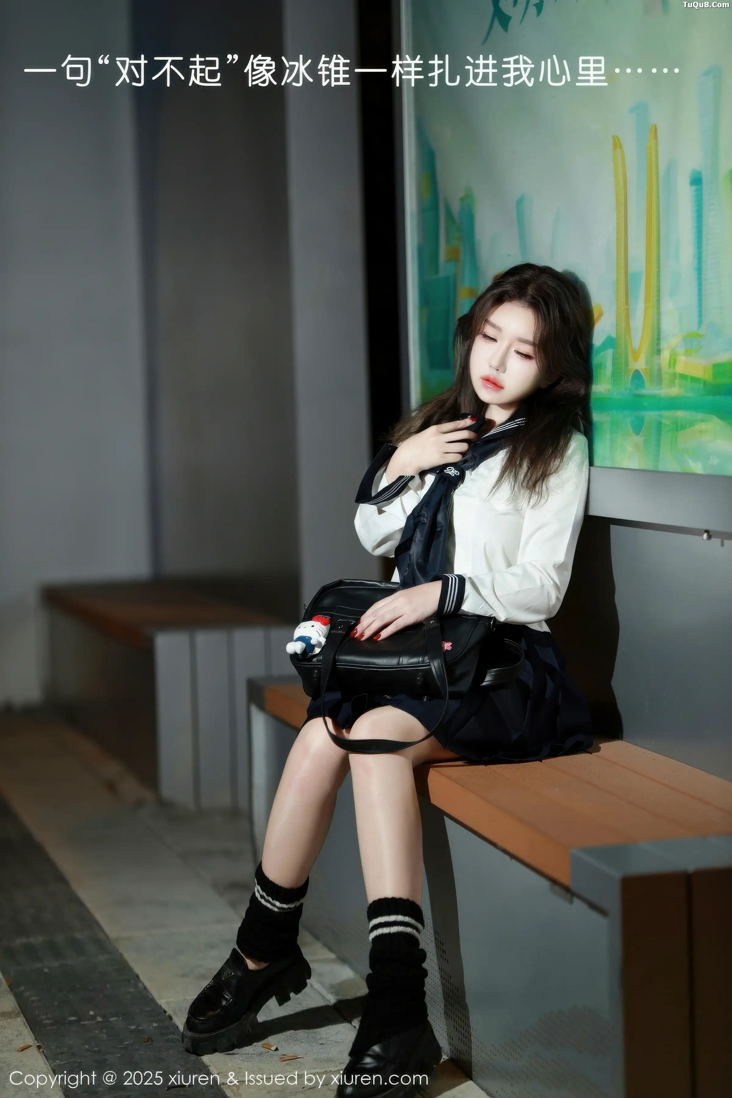 小薯条nienie性感白T配黑色短裙露超薄黑丝秀美腿绝美写真 第 5 张
