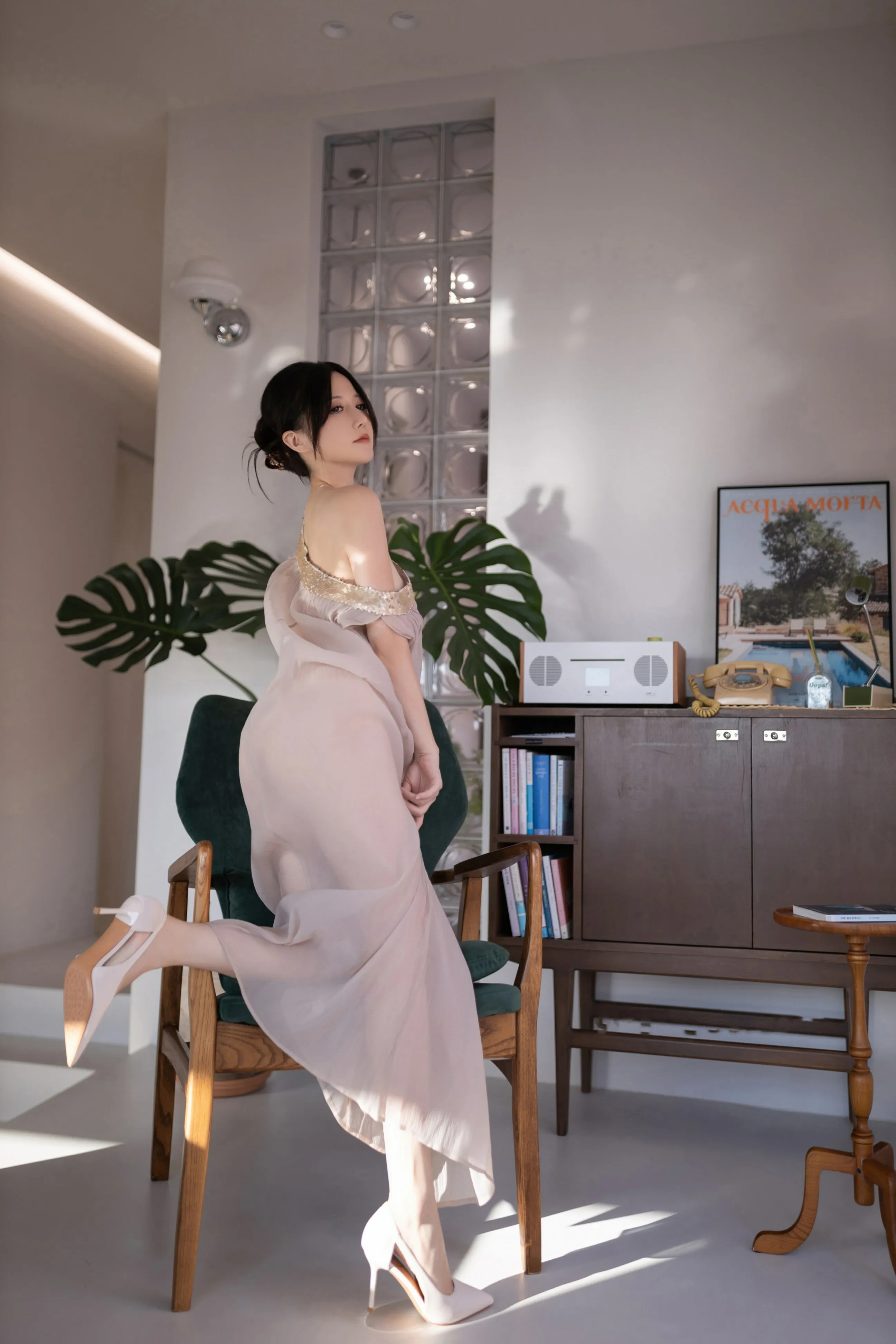 [秀人付费] 鱼子酱Fish 诱人私拍福利 抹胸芦苇女人 第 105 张