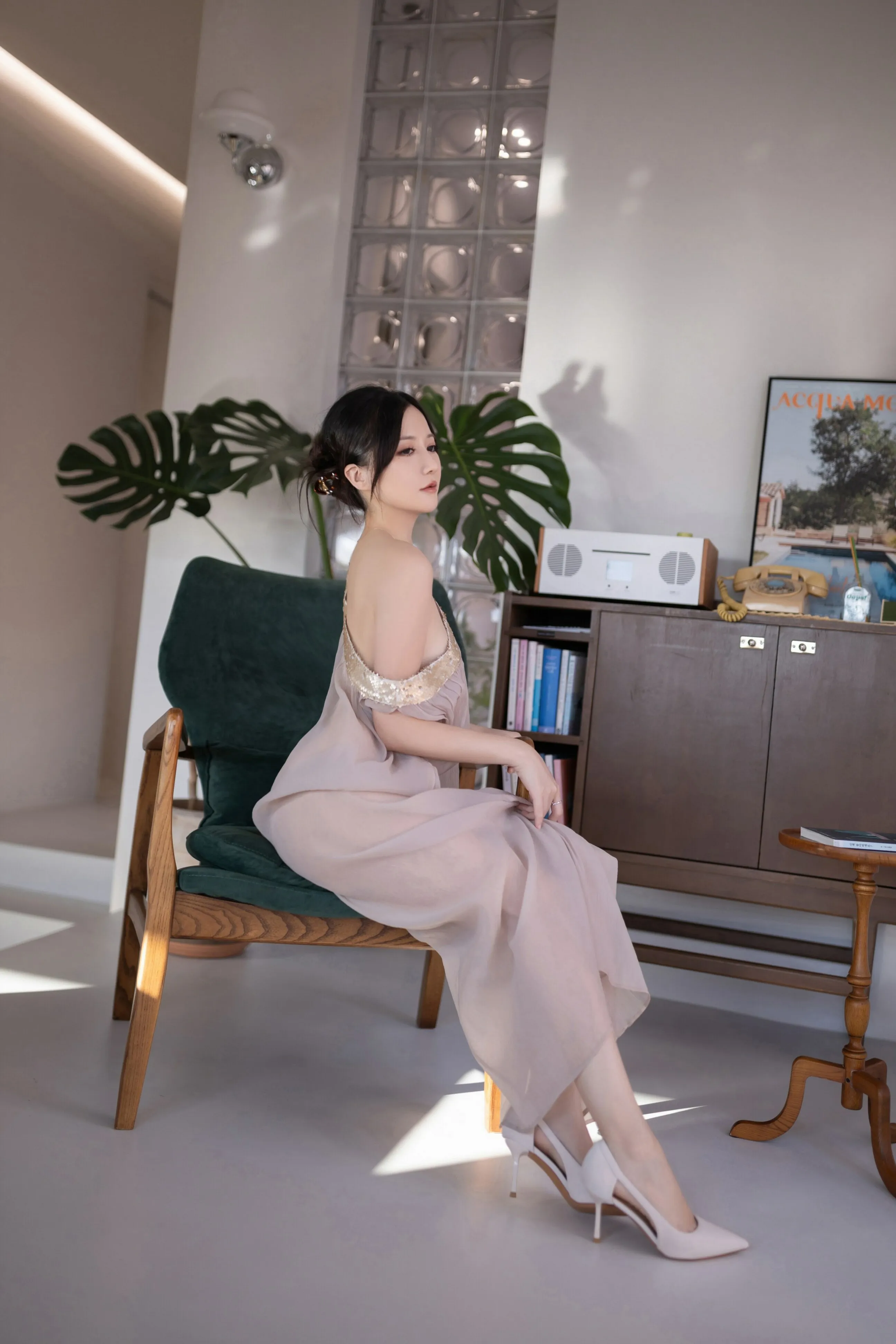 [秀人付费] 鱼子酱Fish 诱人私拍福利 抹胸芦苇女人 第 108 张