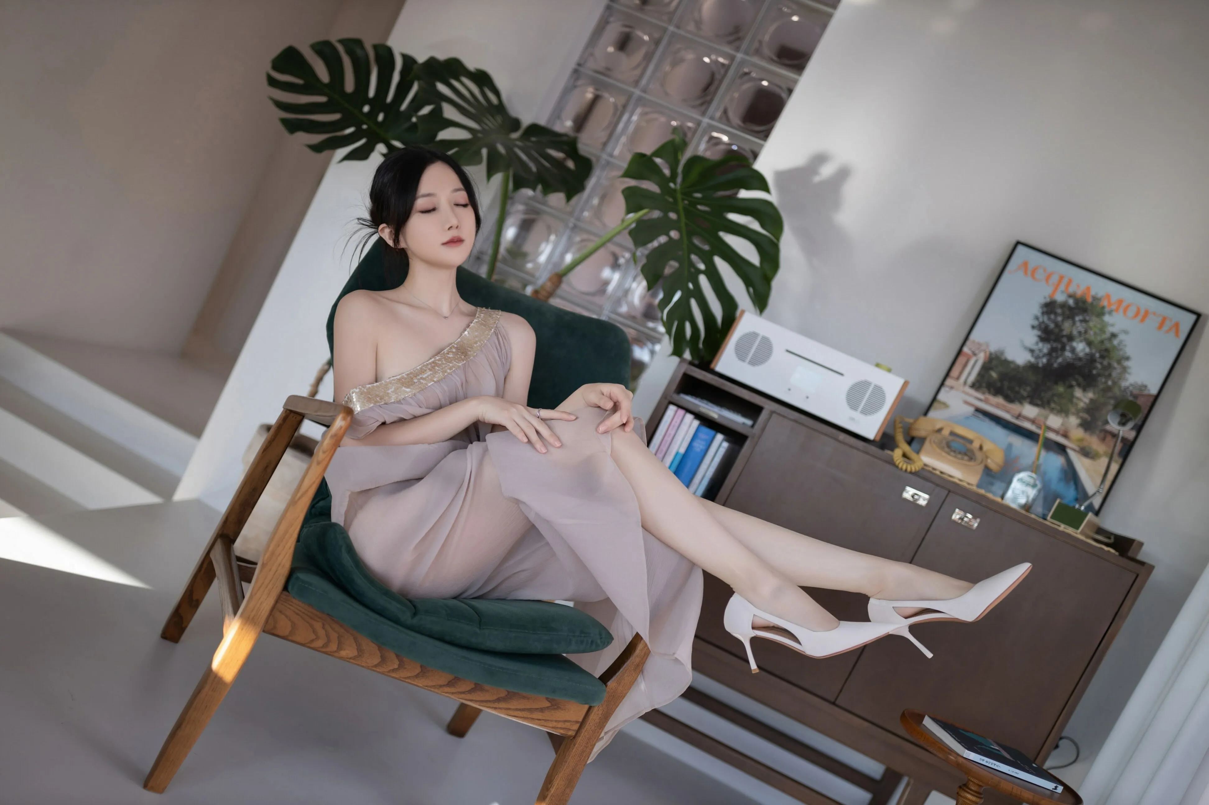 [秀人付费] 鱼子酱Fish 诱人私拍福利 抹胸芦苇女人 第 110 张