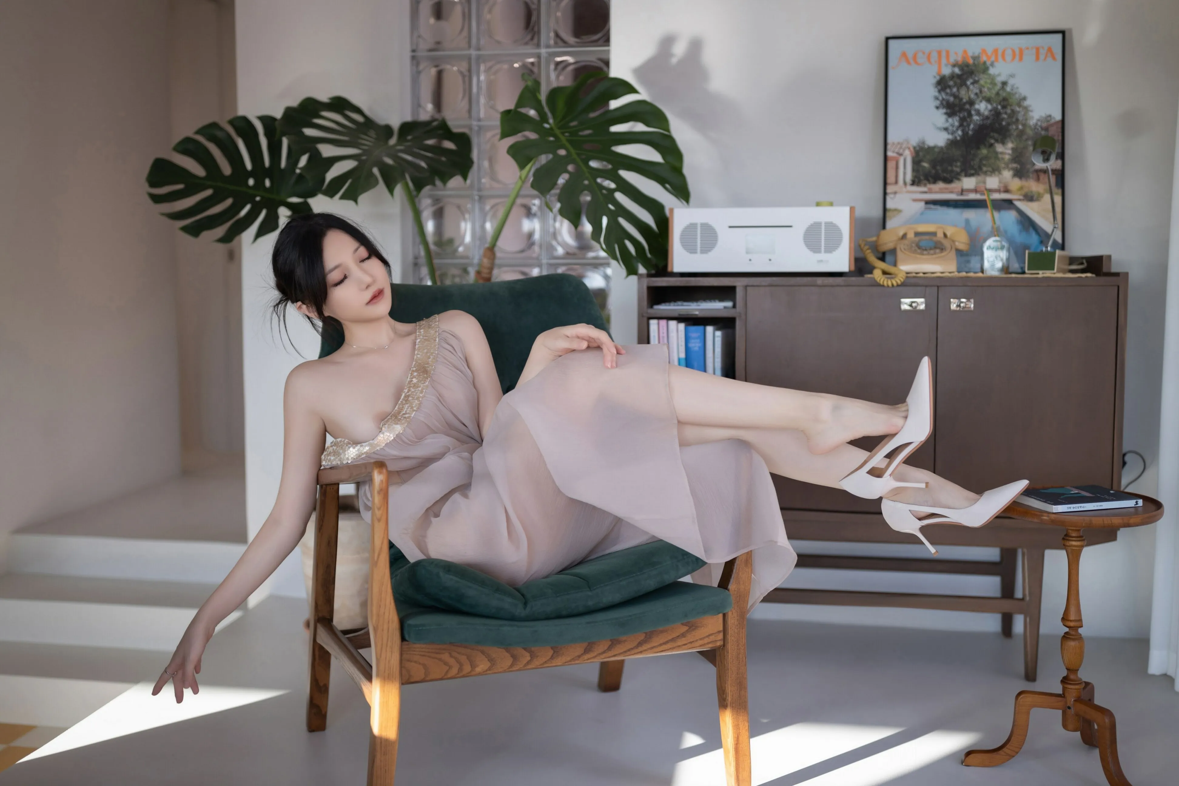 [秀人付费] 鱼子酱Fish 诱人私拍福利 抹胸芦苇女人 第 120 张