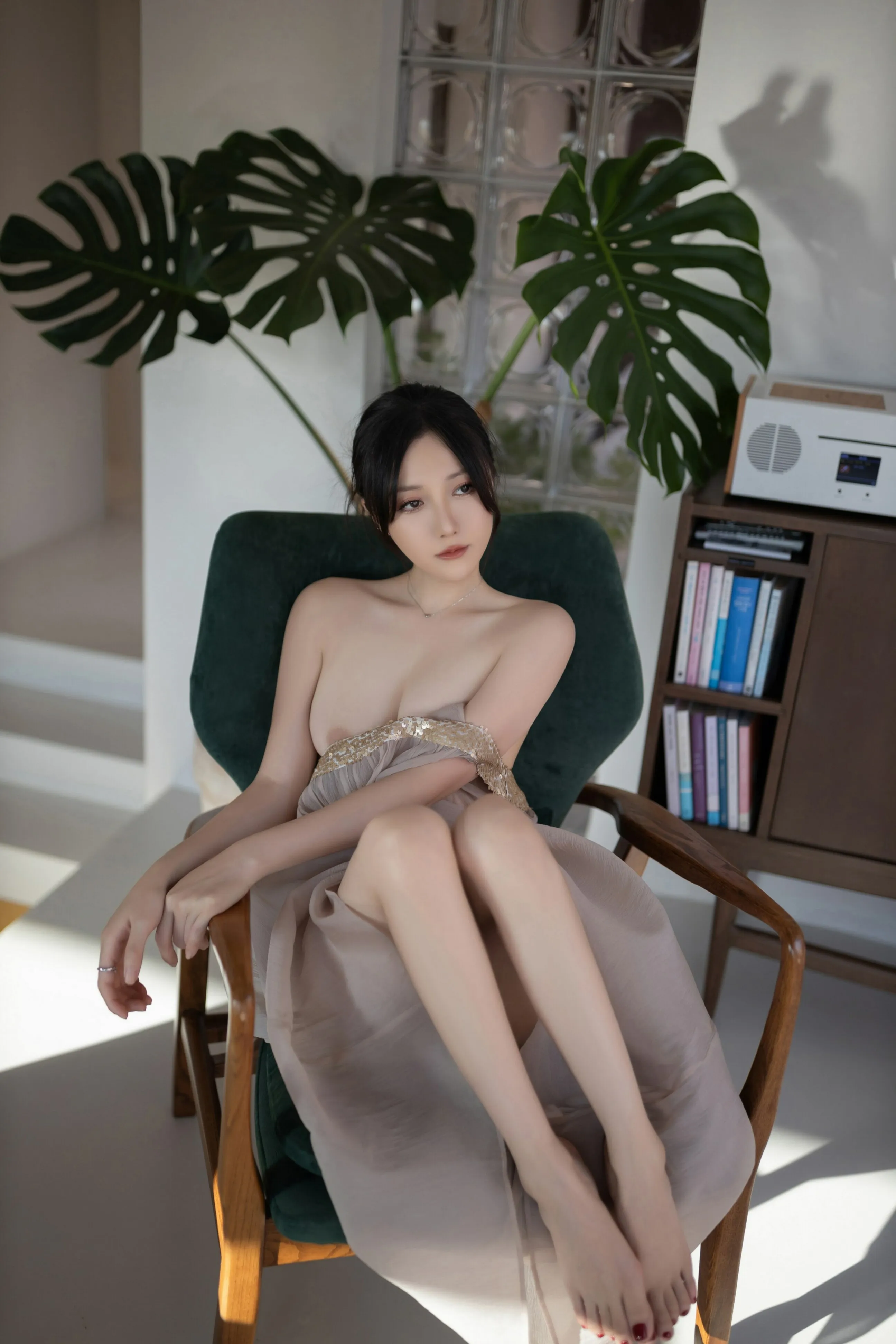 [秀人付费] 鱼子酱Fish 诱人私拍福利 抹胸芦苇女人 第 131 张