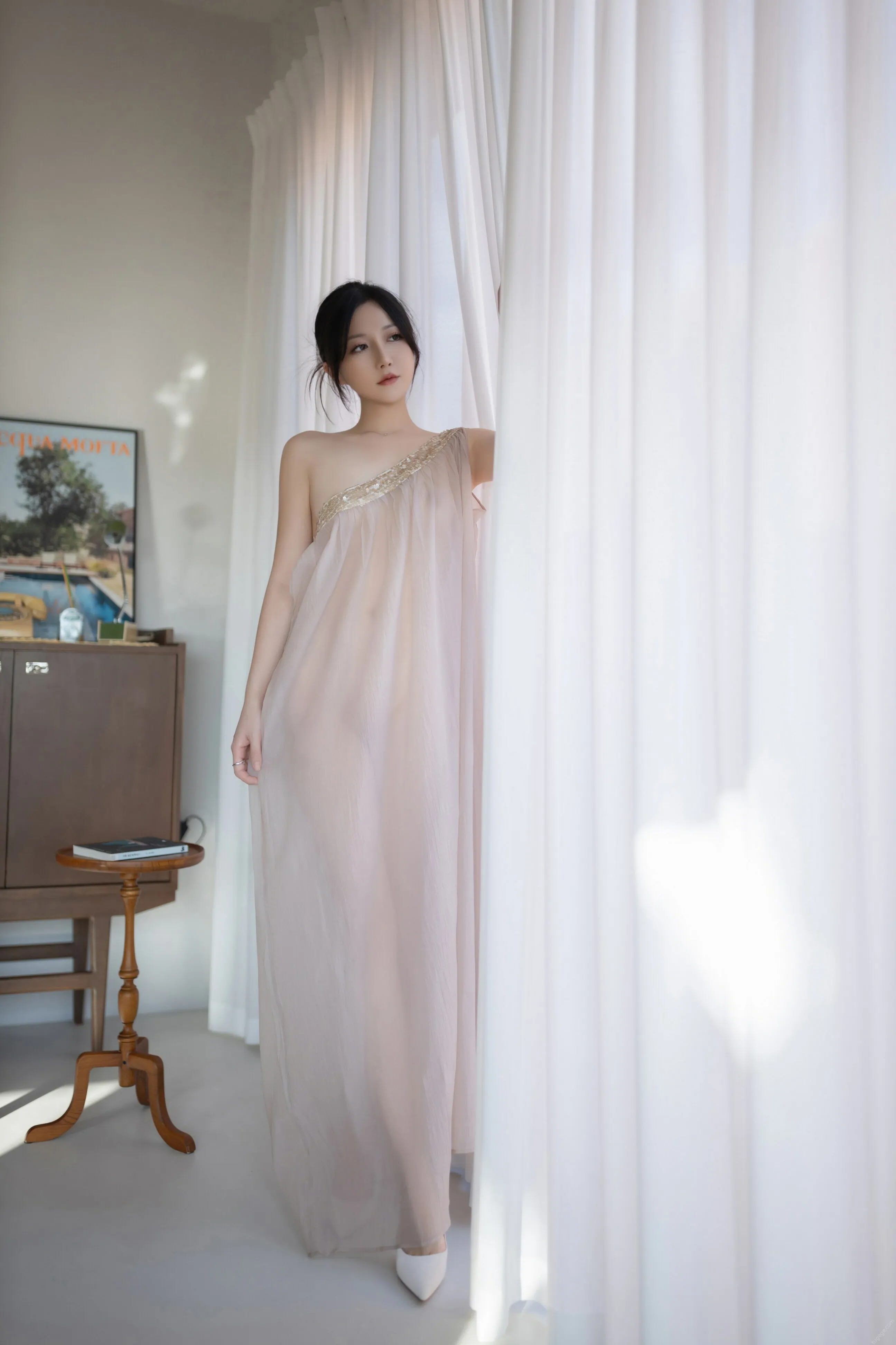 [秀人付费] 鱼子酱Fish 诱人私拍福利 抹胸芦苇女人 第 136 张
