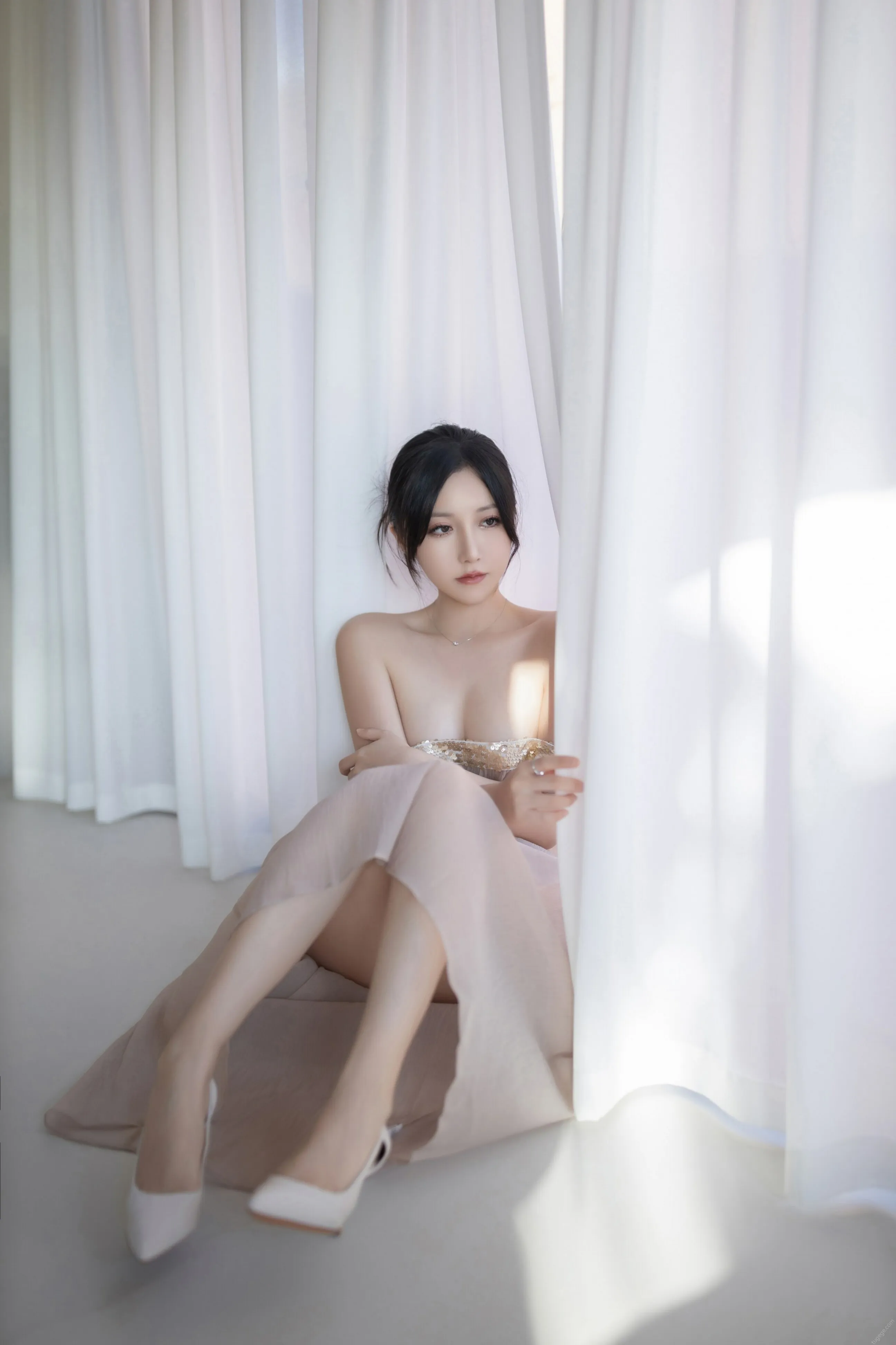 [秀人付费] 鱼子酱Fish 诱人私拍福利 抹胸芦苇女人 第 142 张