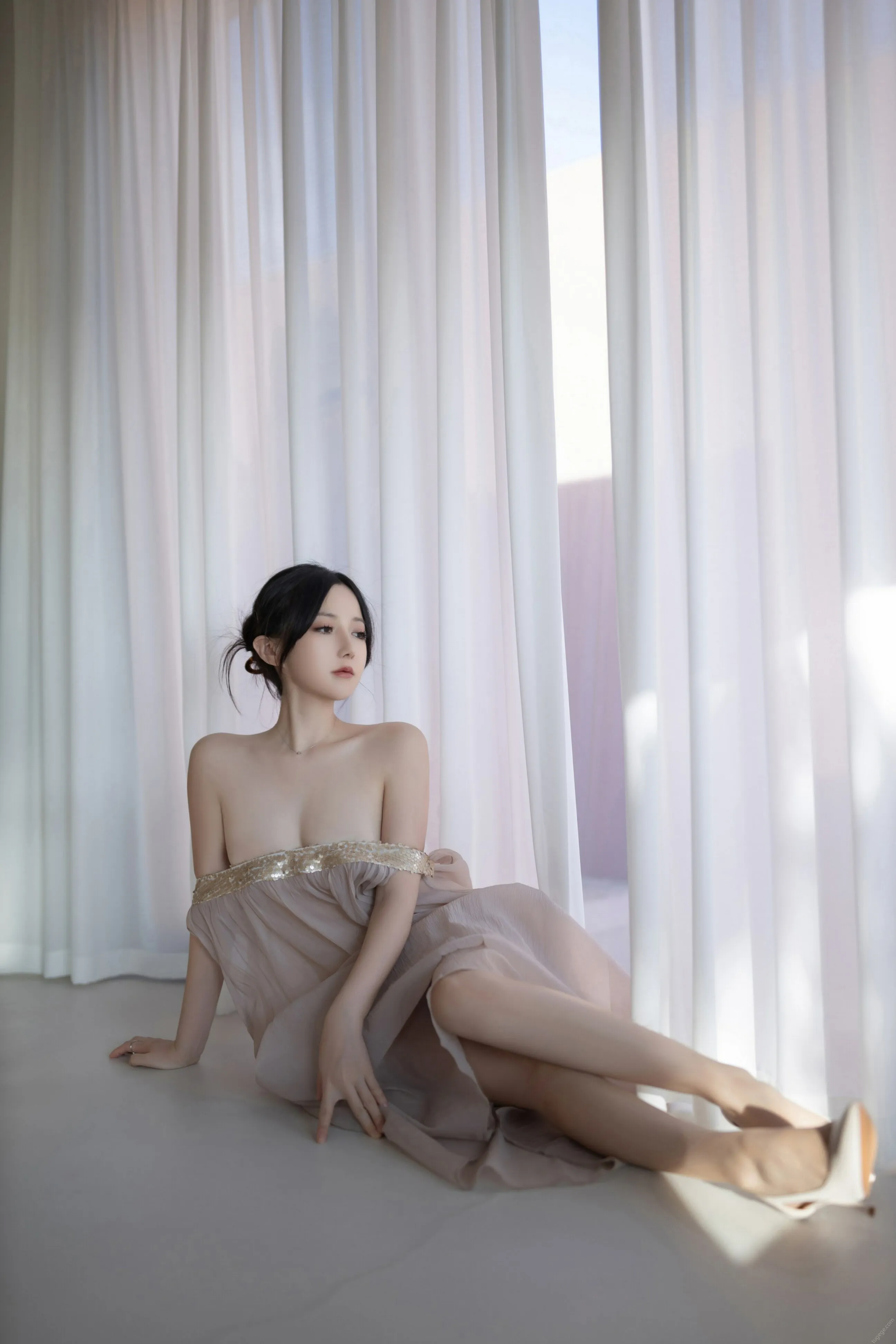 [秀人付费] 鱼子酱Fish 诱人私拍福利 抹胸芦苇女人 第 148 张